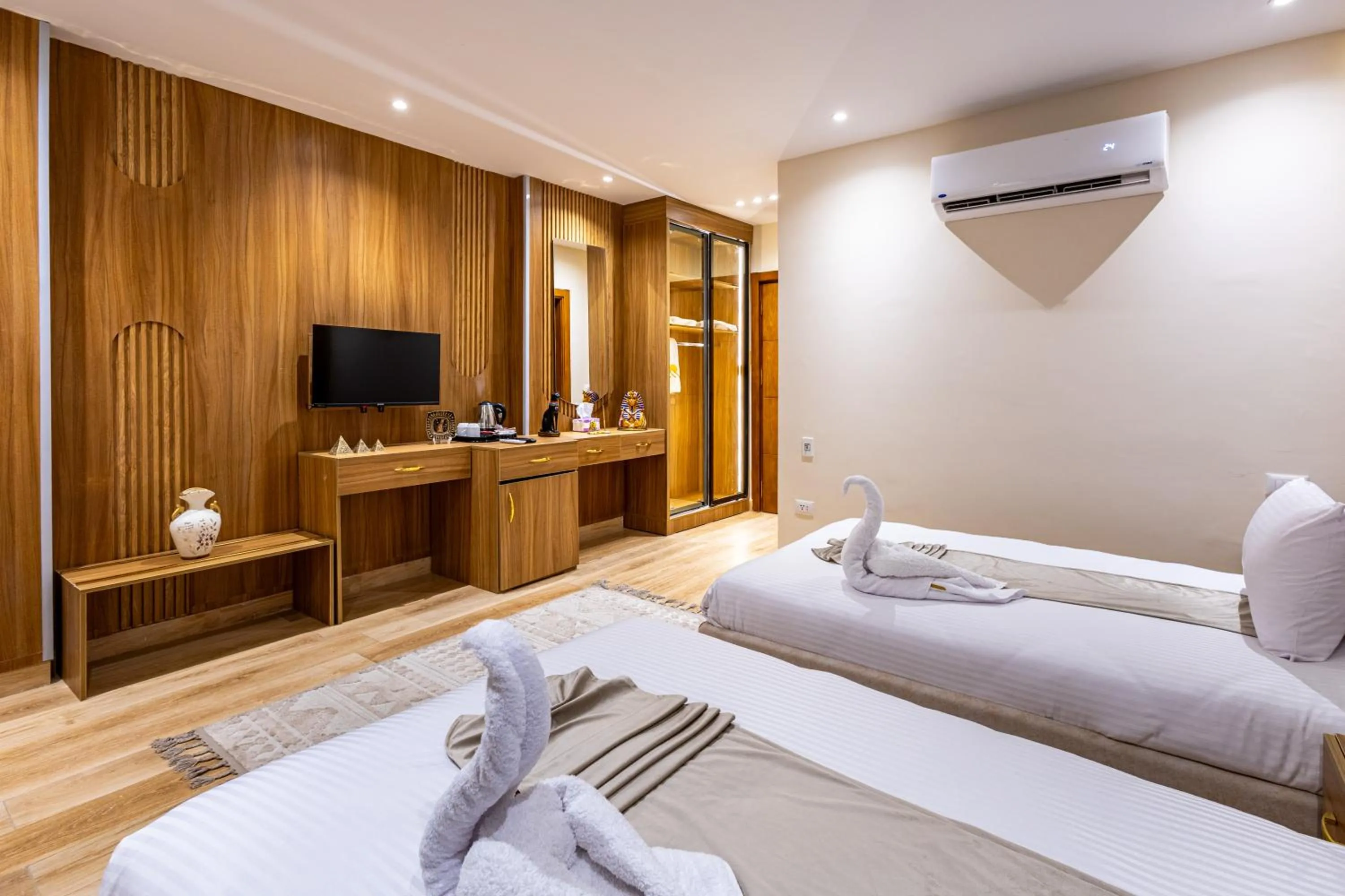 Bed in Pyramids sunrise inn