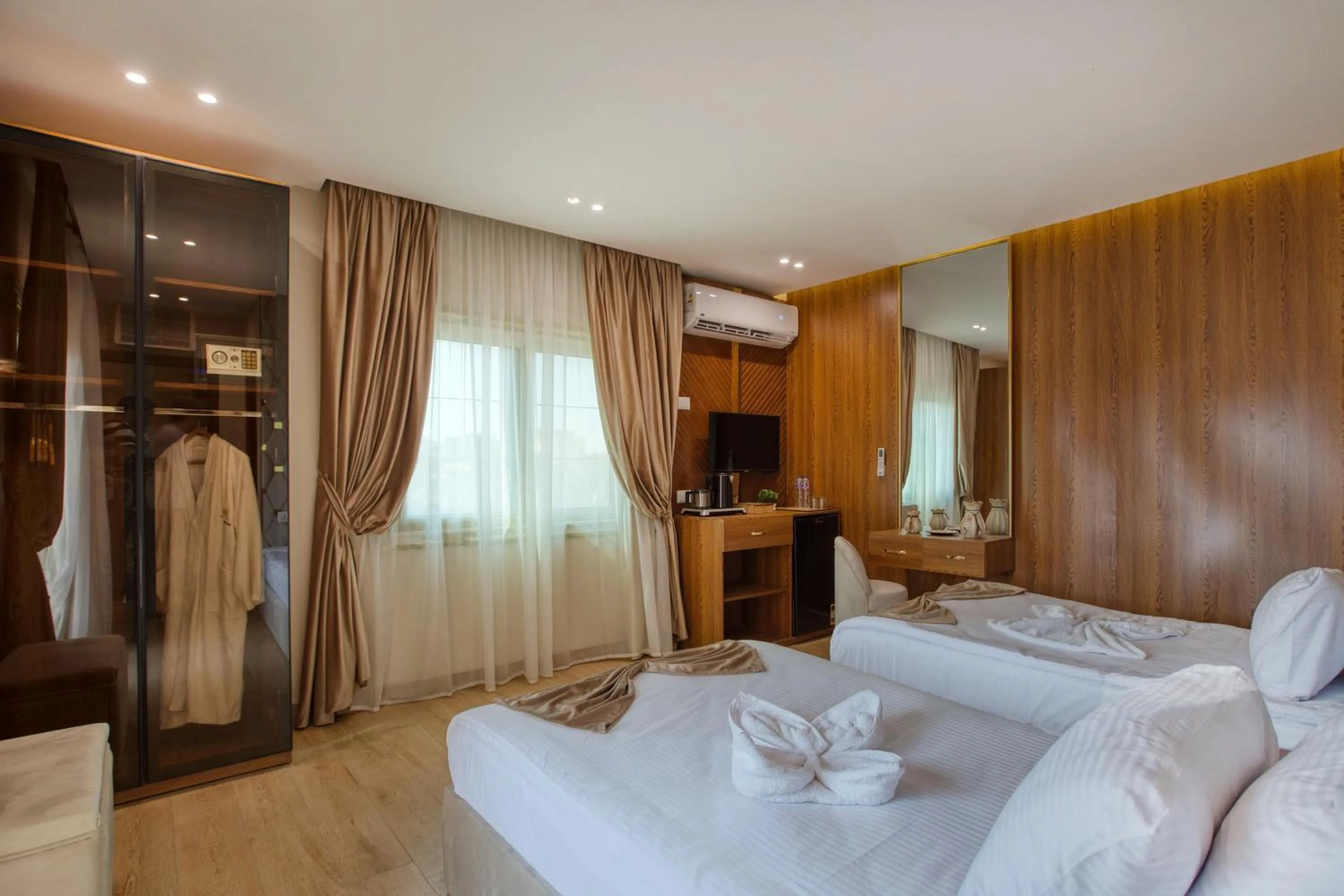 TV and multimedia, Bed in Pyramids sunrise inn