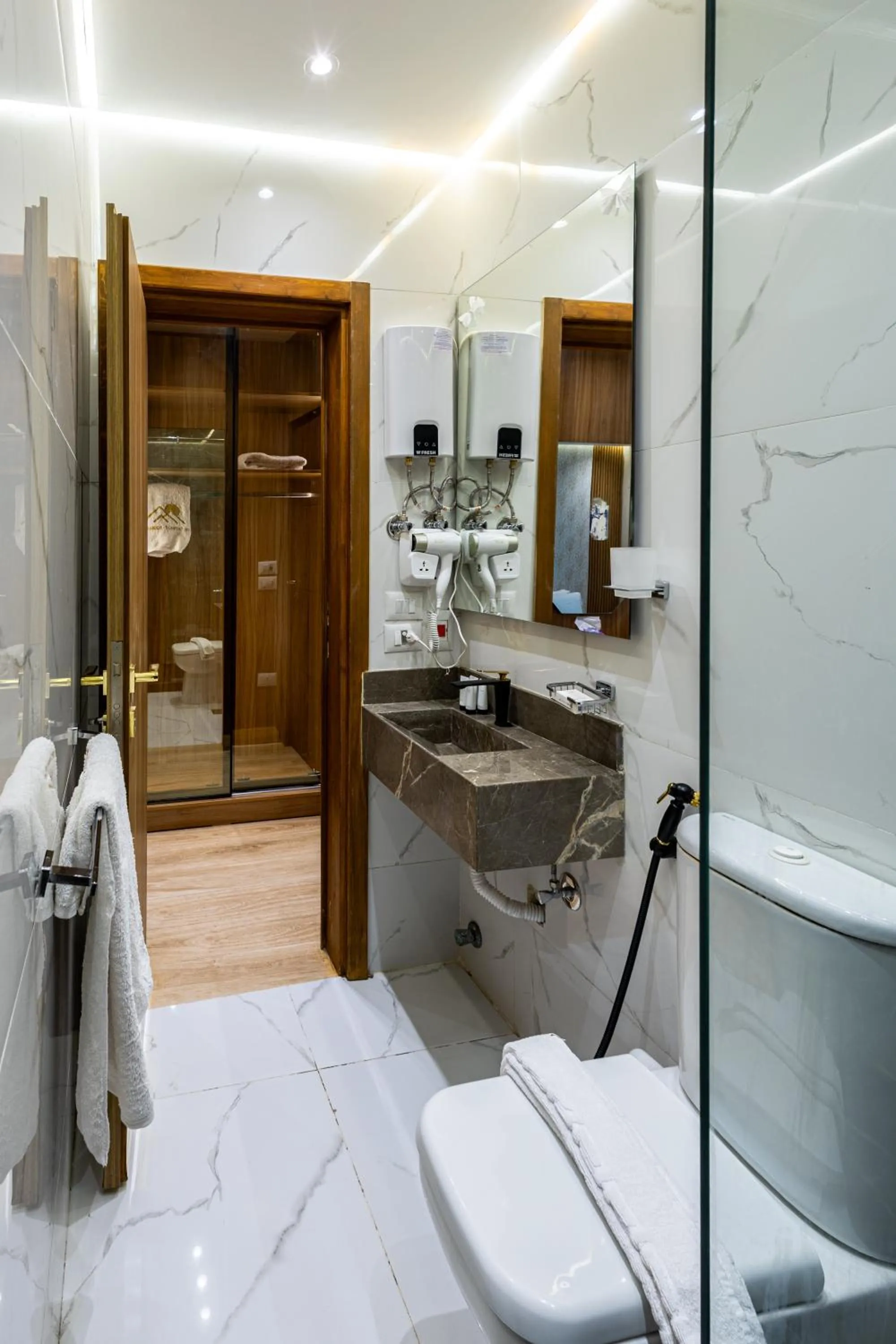 Shower in Pyramids sunrise inn