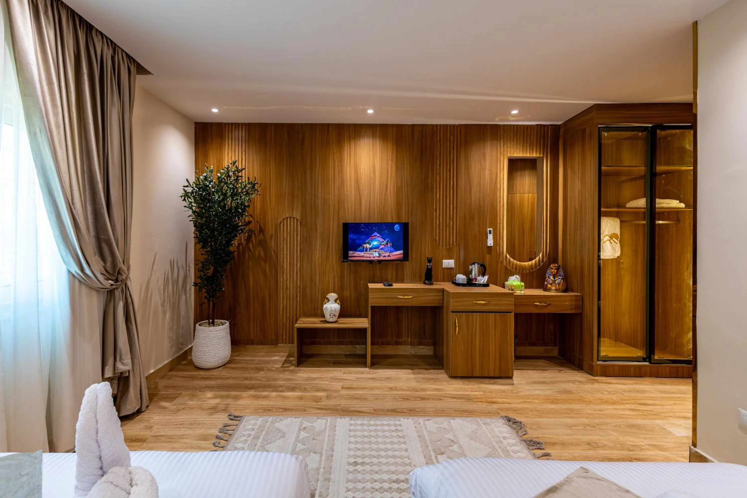 hair dresser, Bed in Pyramids sunrise inn