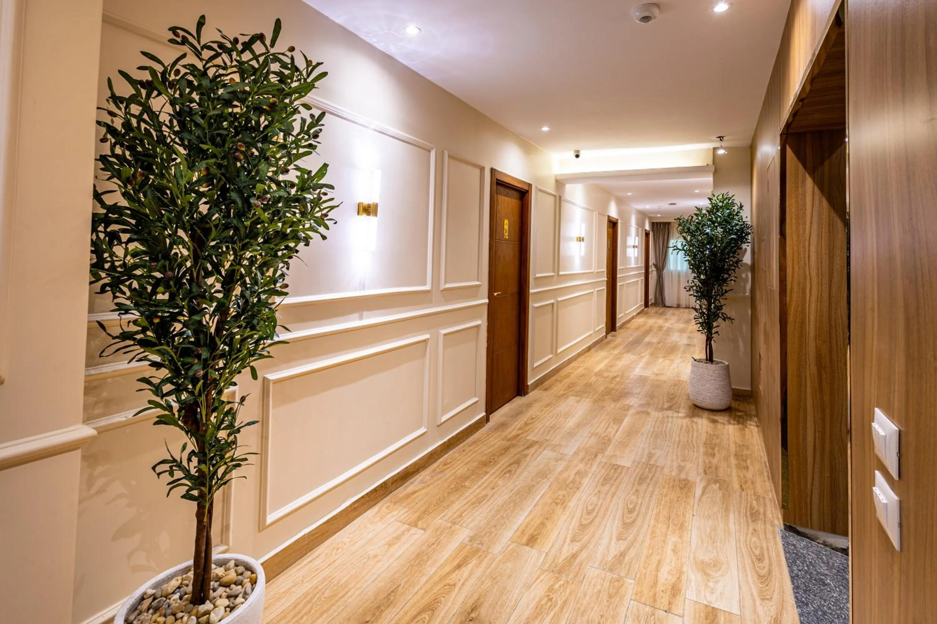 wardrobe in Pyramids sunrise inn