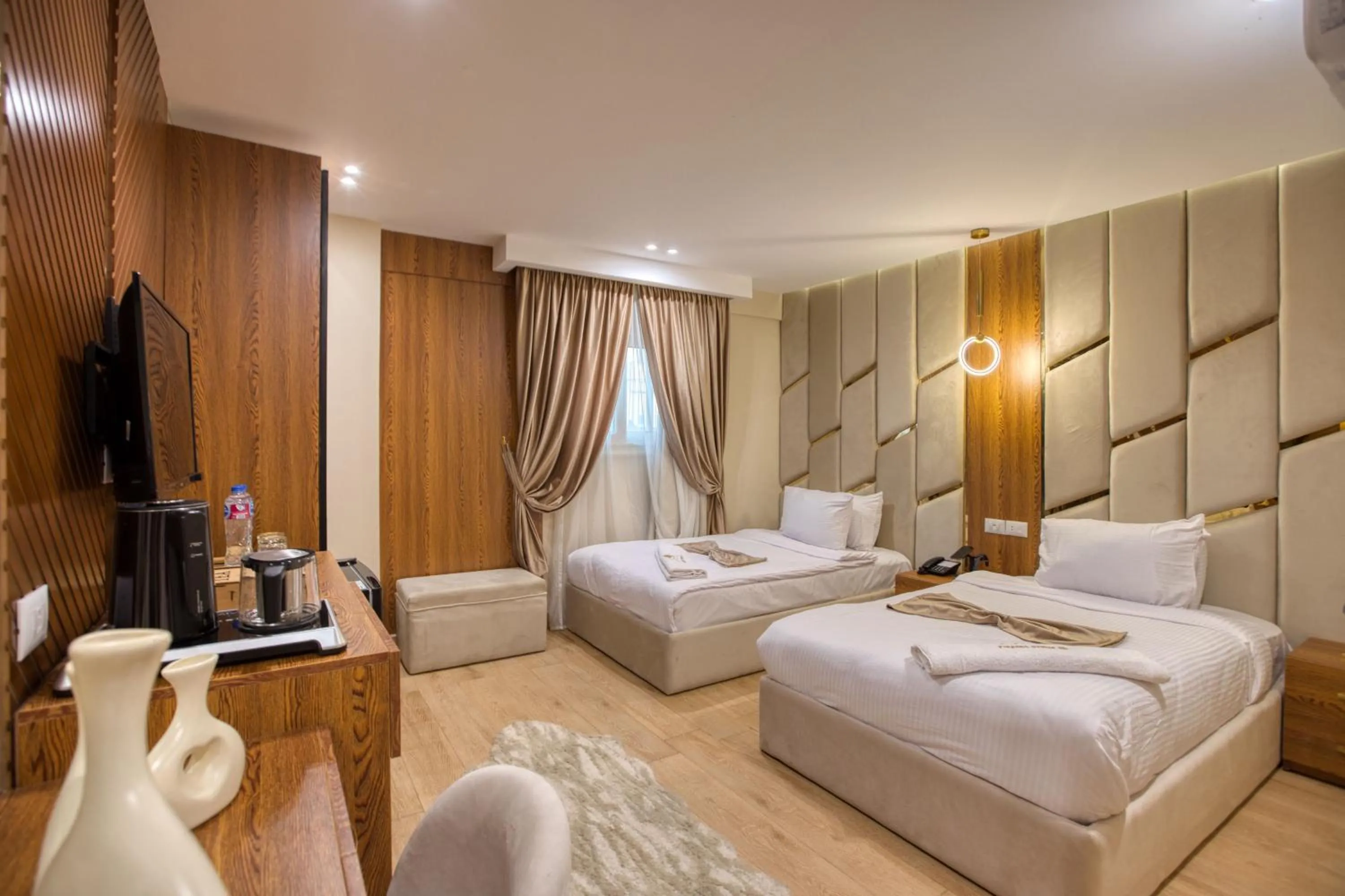 Photo of the whole room, Bed in Pyramids sunrise inn