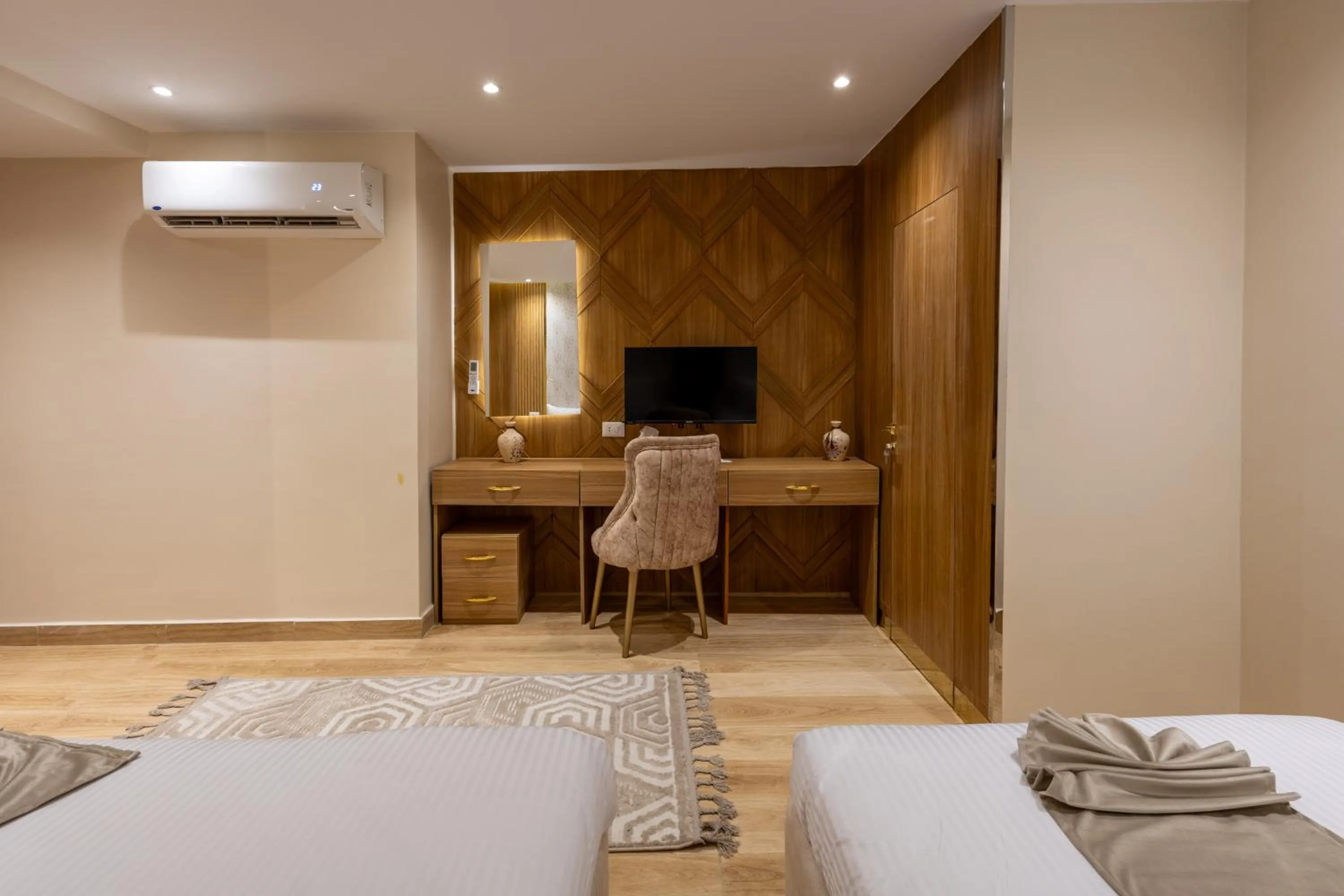 Bedroom, Bed in Pyramids sunrise inn