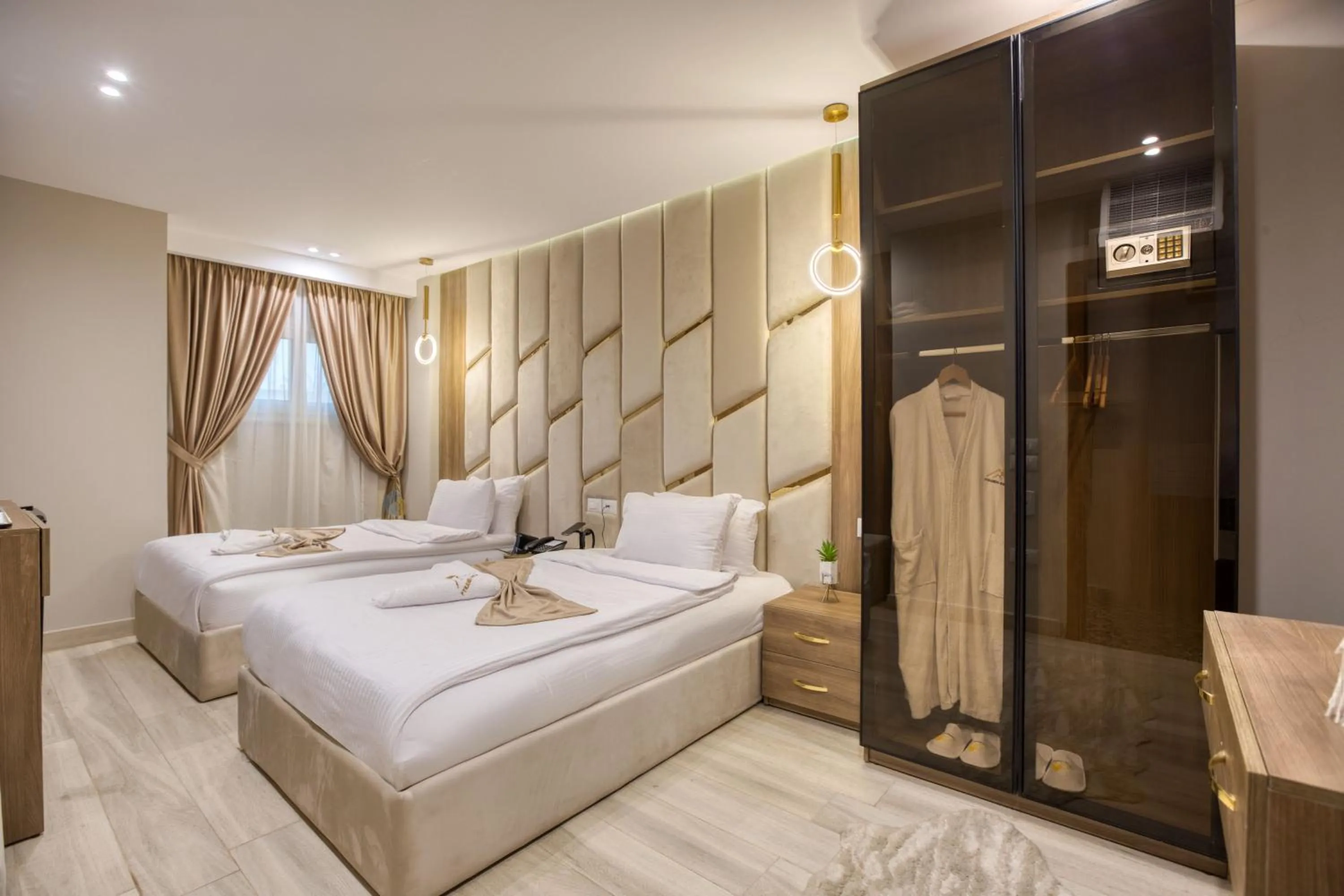 Photo of the whole room, Bed in Pyramids sunrise inn