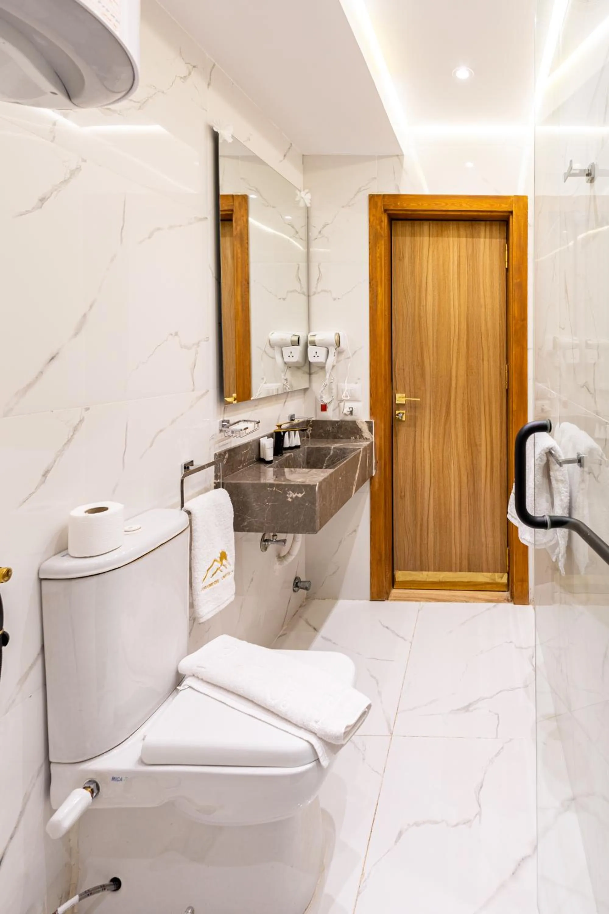 Bathroom in Pyramids sunrise inn