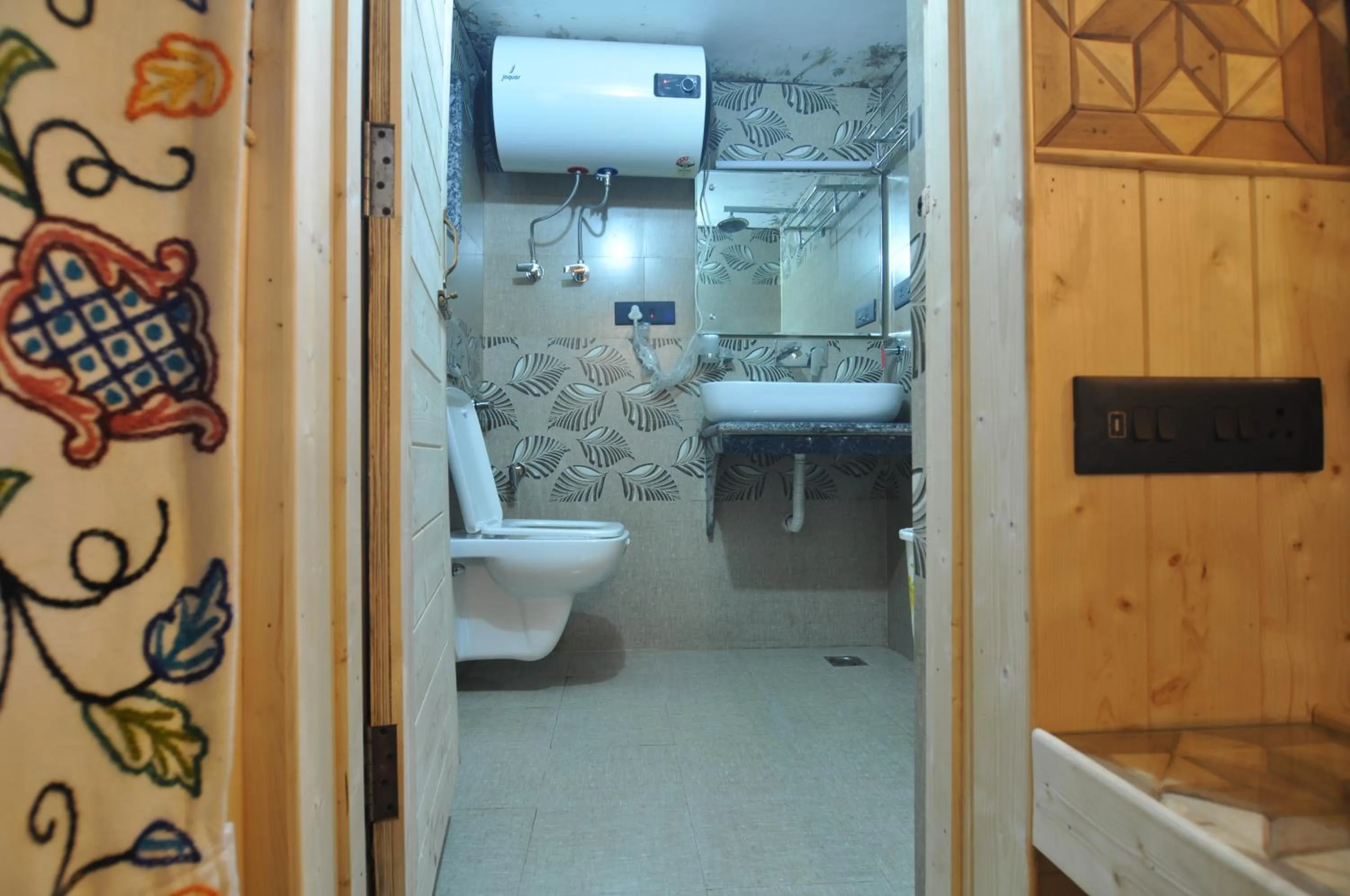 Toilet in Kashmir house pahalgam