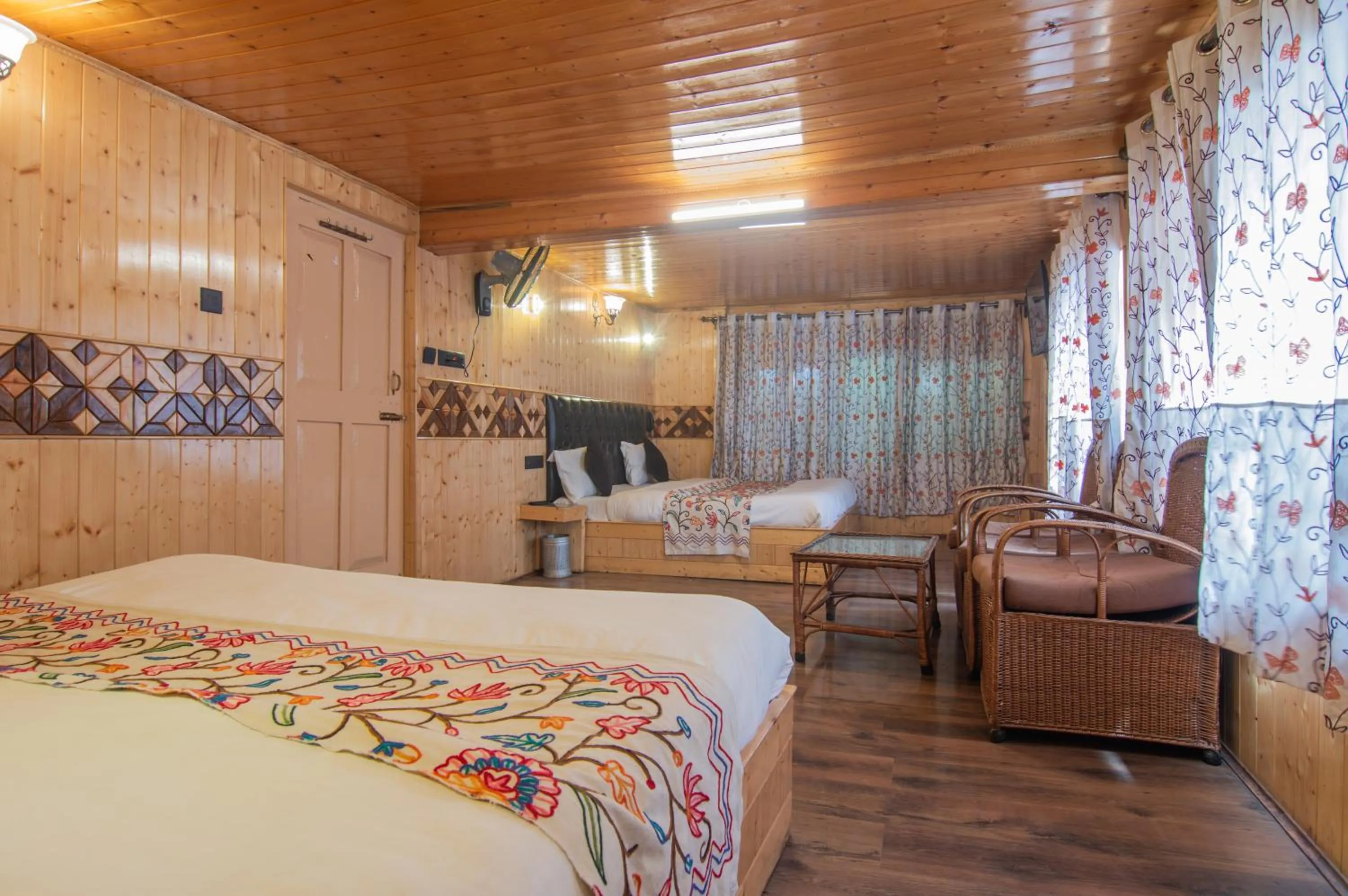 Family, Bed in Kashmir house pahalgam