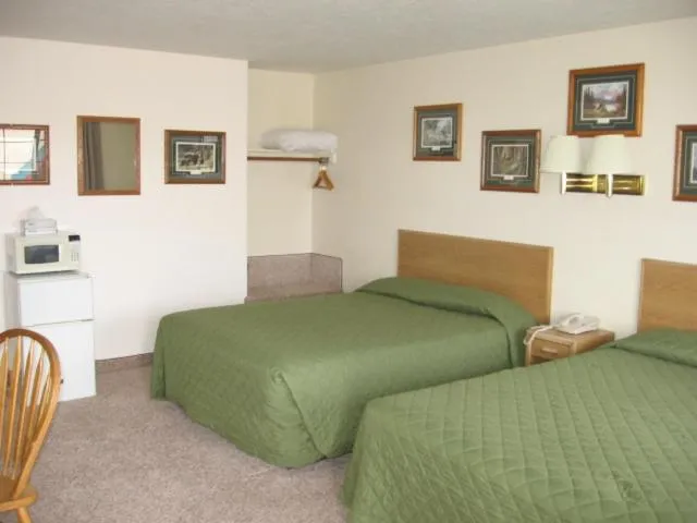 Bedroom, Bed in Little Bear Motel