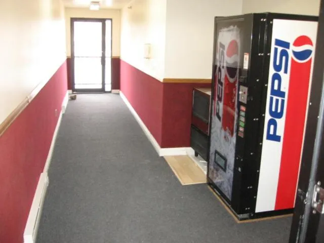 vending machine in Little Bear Motel