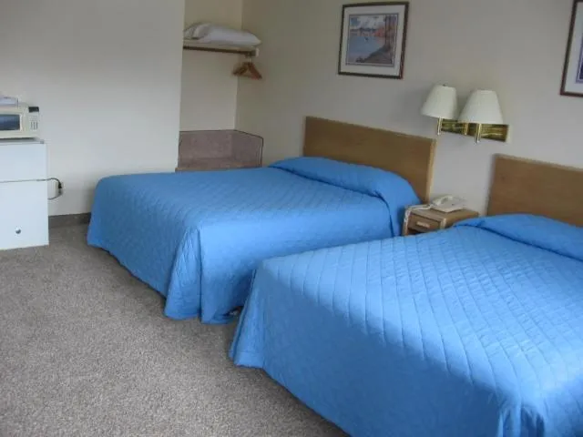 Bedroom, Bed in Little Bear Motel