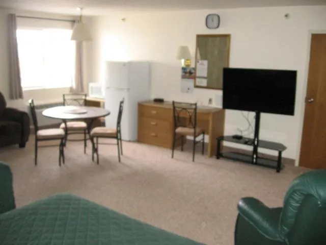 Photo of the whole room in Little Bear Motel