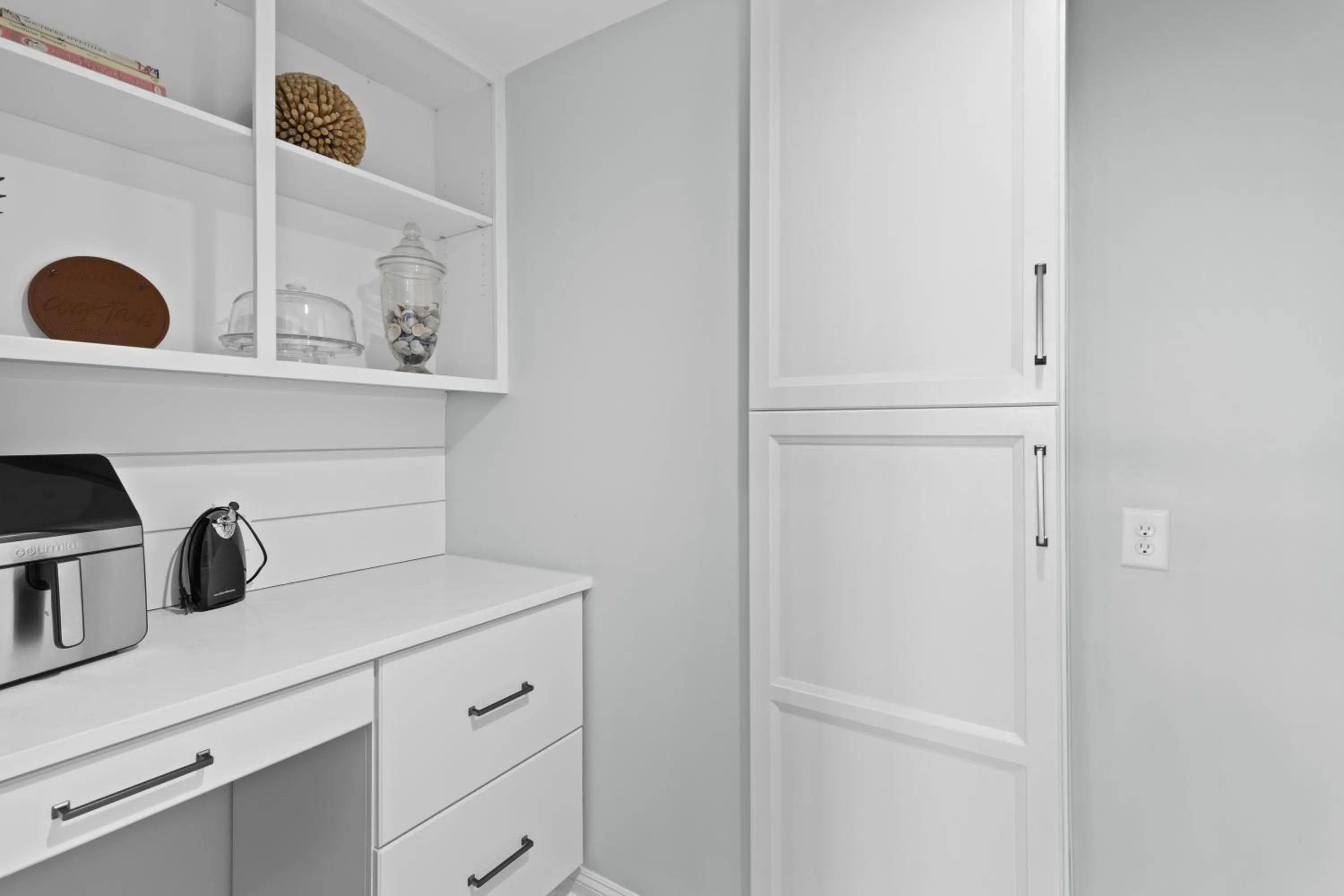Coffee/tea facilities in Marsh Island 9 - Best Sunset on the Island! Renovated Home!