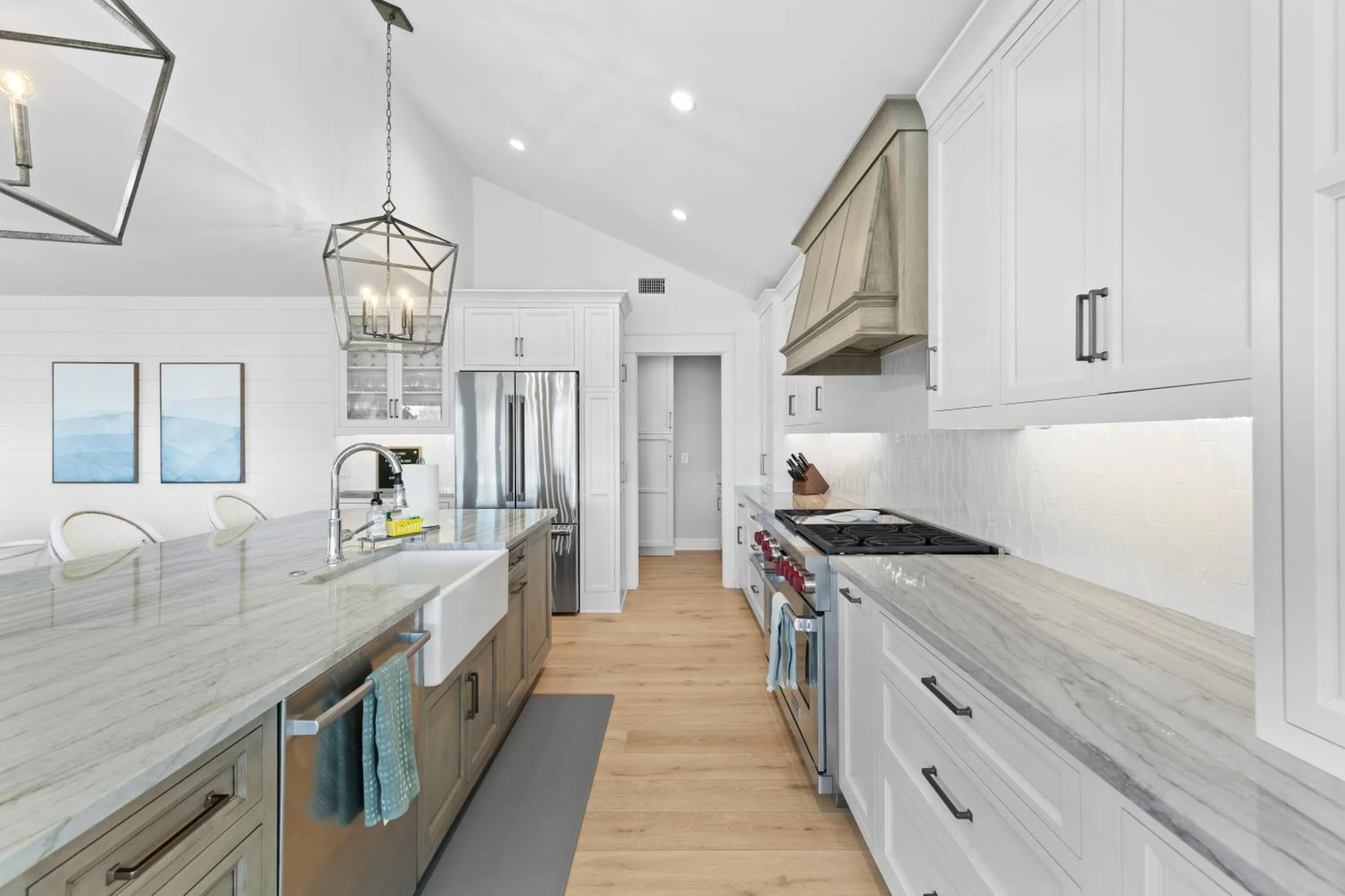 Kitchen or kitchenette in Marsh Island 9 - Best Sunset on the Island! Renovated Home!