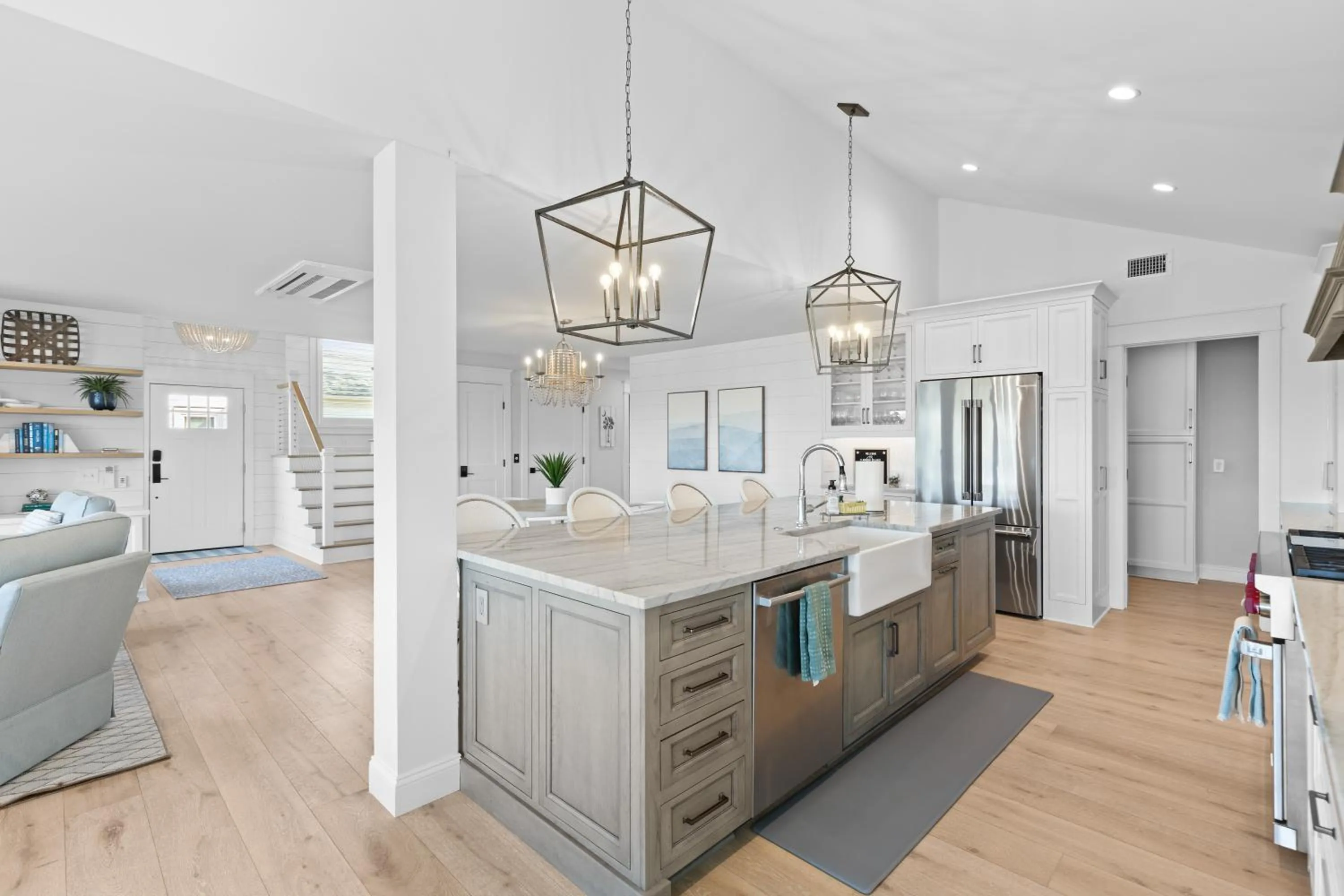 Kitchen or kitchenette in Marsh Island 9 - Best Sunset on the Island! Renovated Home!