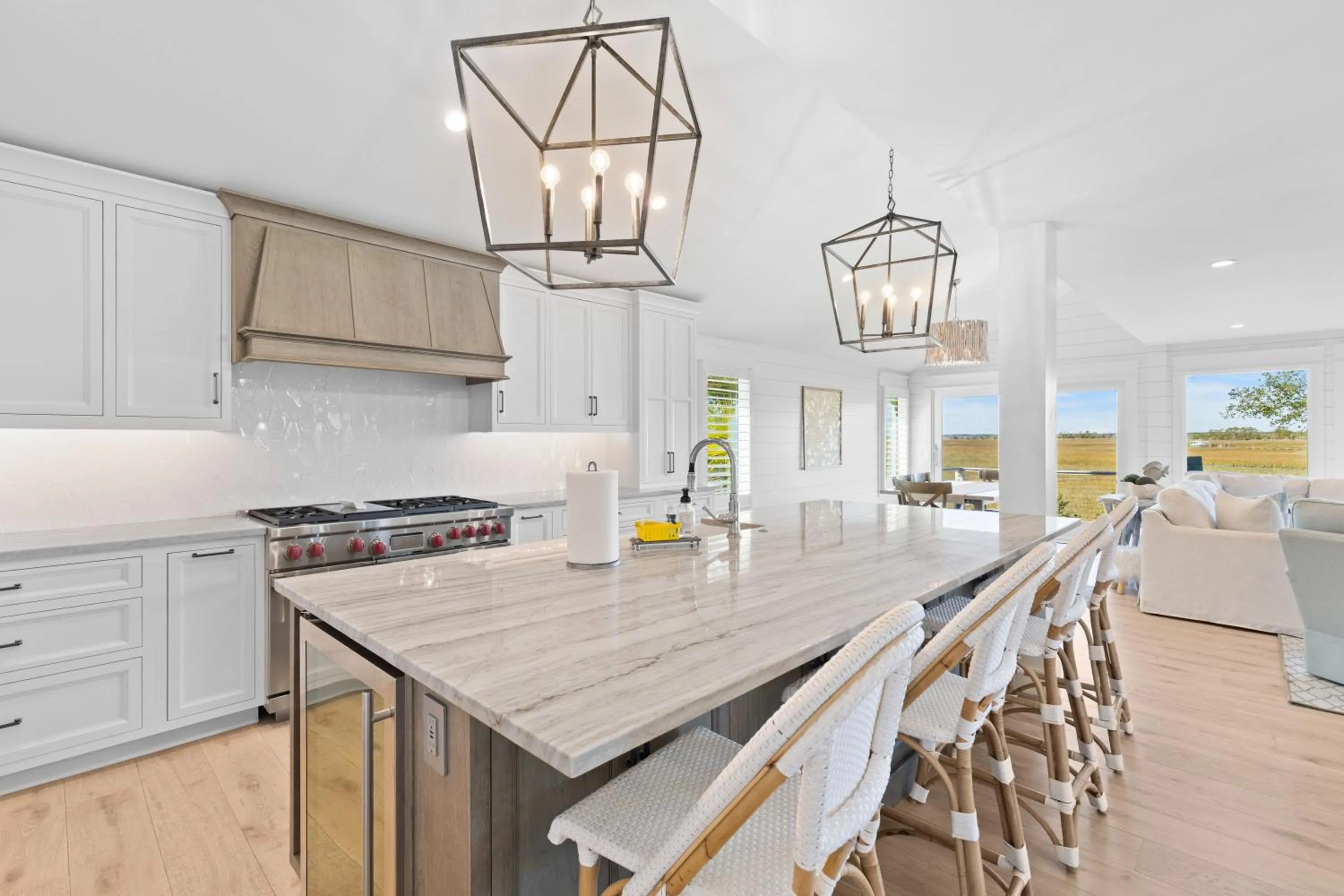 Kitchen or kitchenette in Marsh Island 9 - Best Sunset on the Island! Renovated Home!