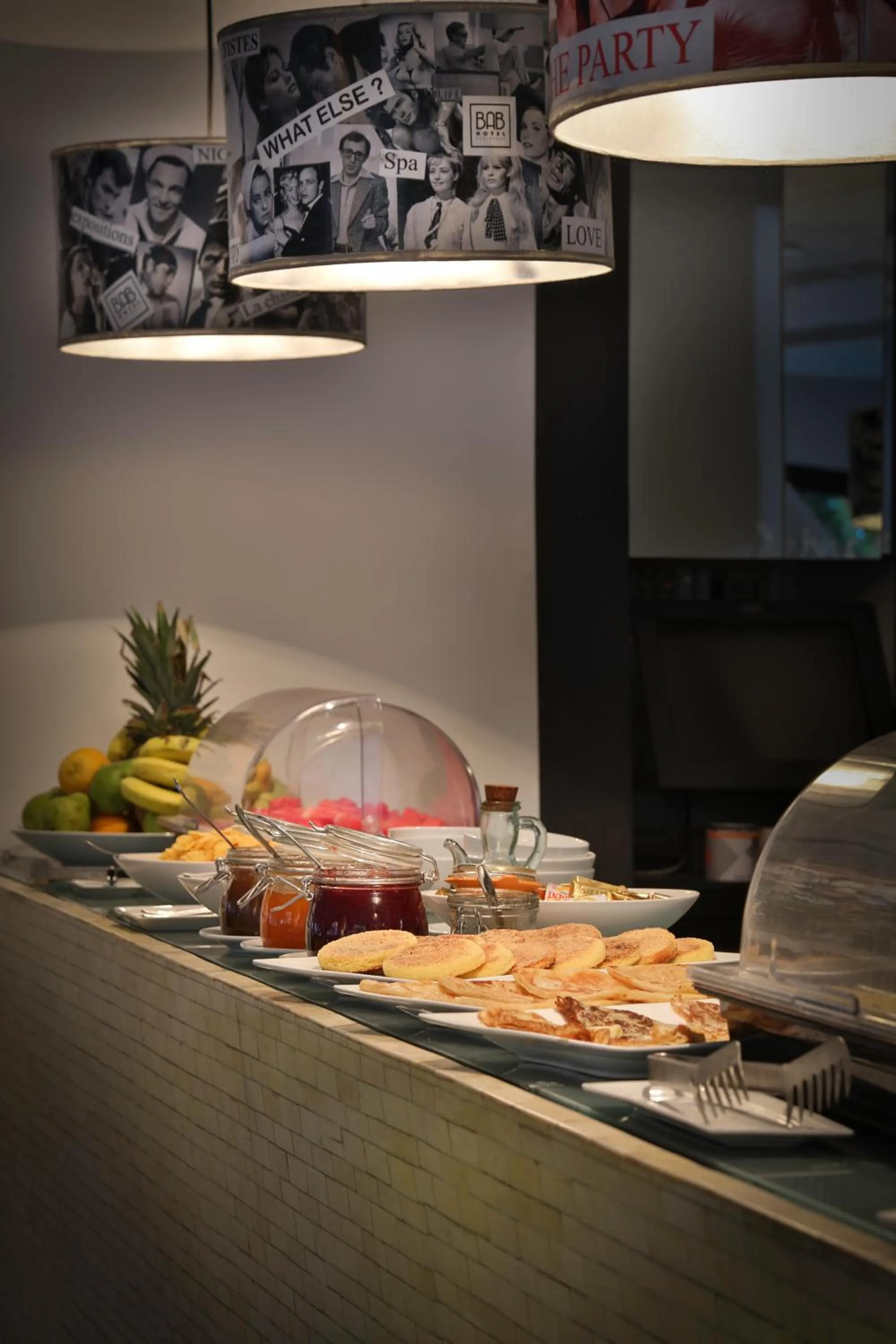 Restaurant/places to eat in Bab Hotel