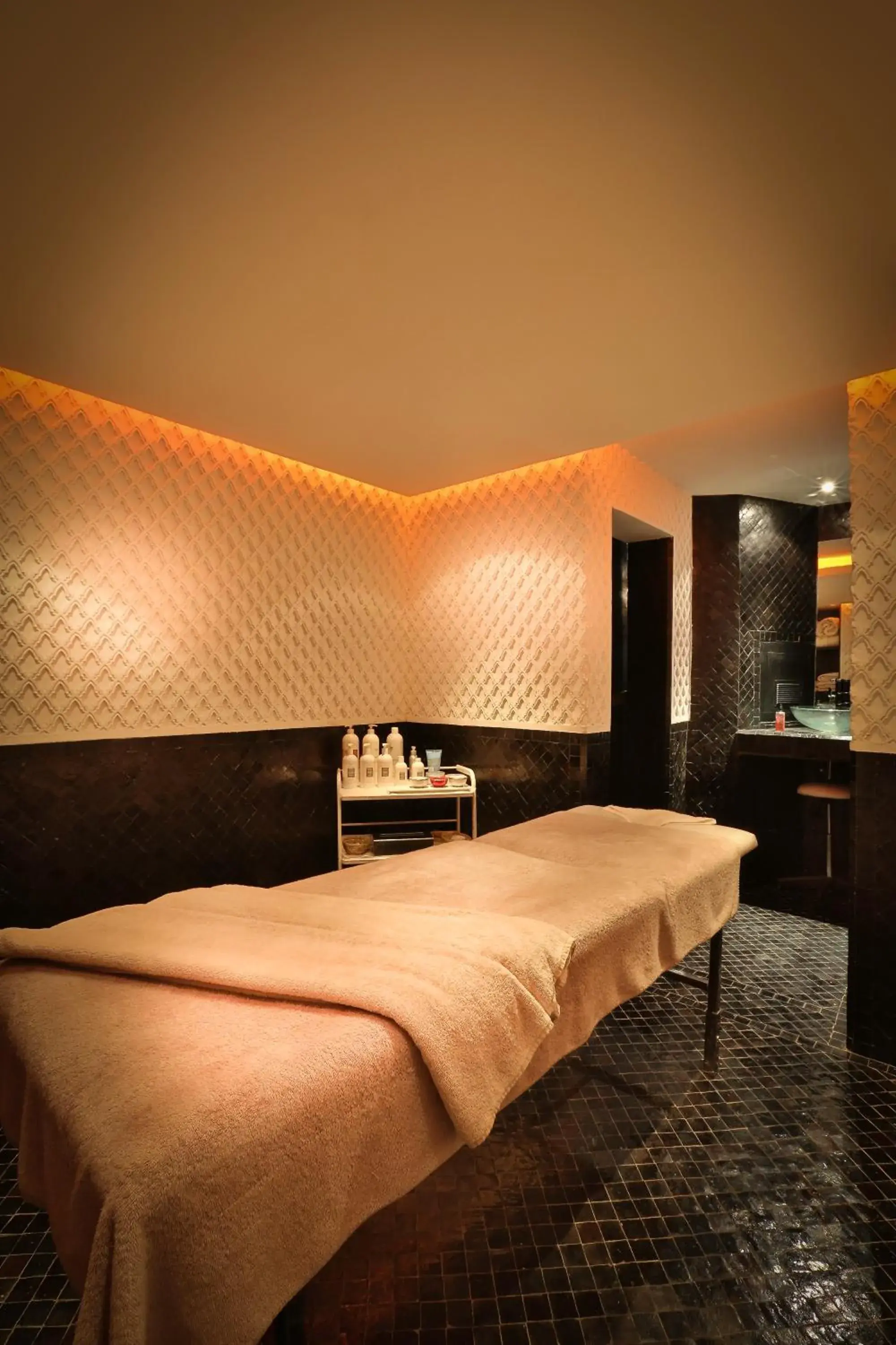 Massage, Bed in Bab Hotel