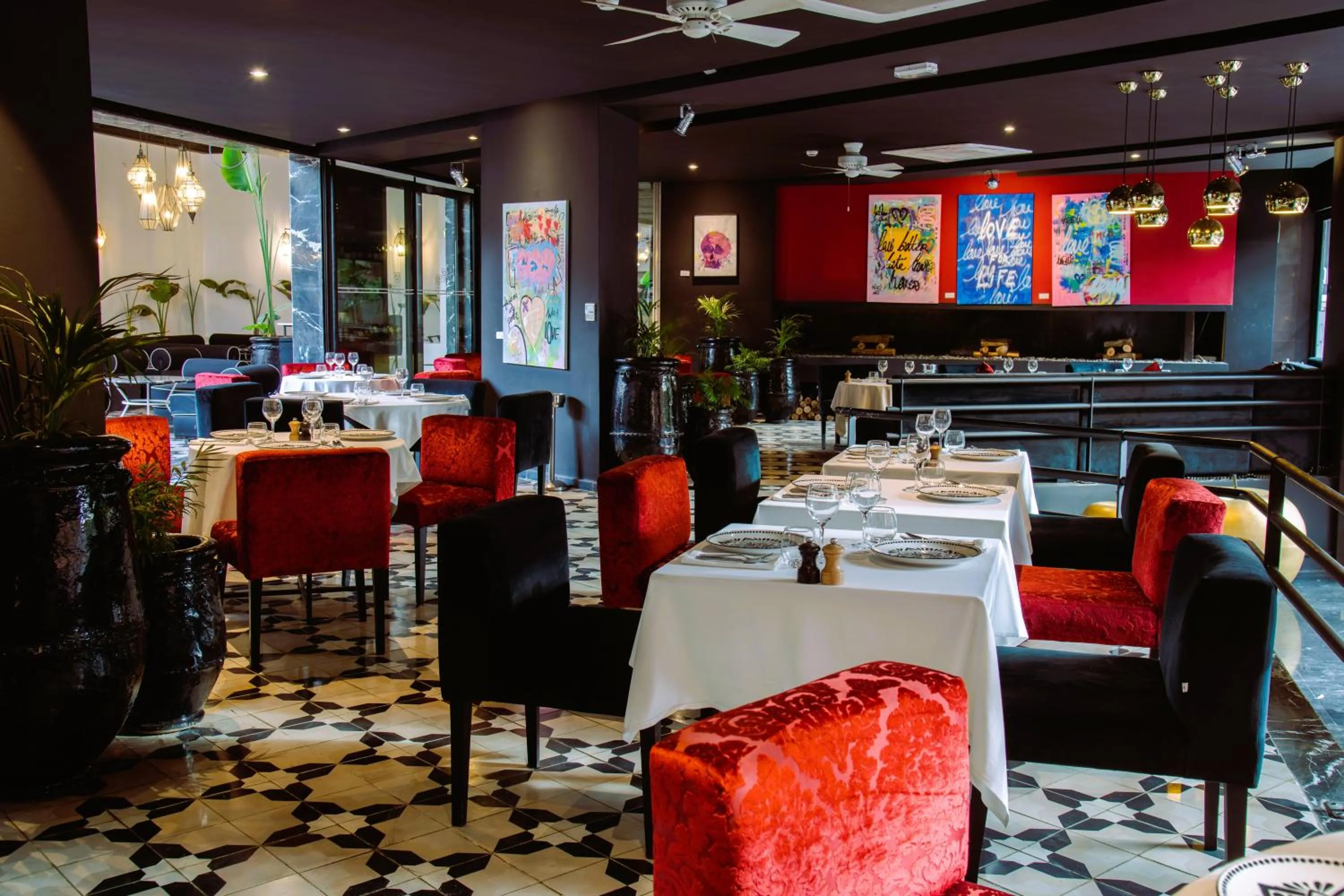 Restaurant/places to eat in Bab Hotel