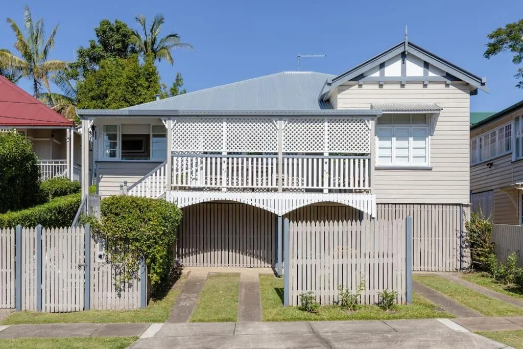 Quaint & Cosy 1 Bedroom Apartment in Queenslander.