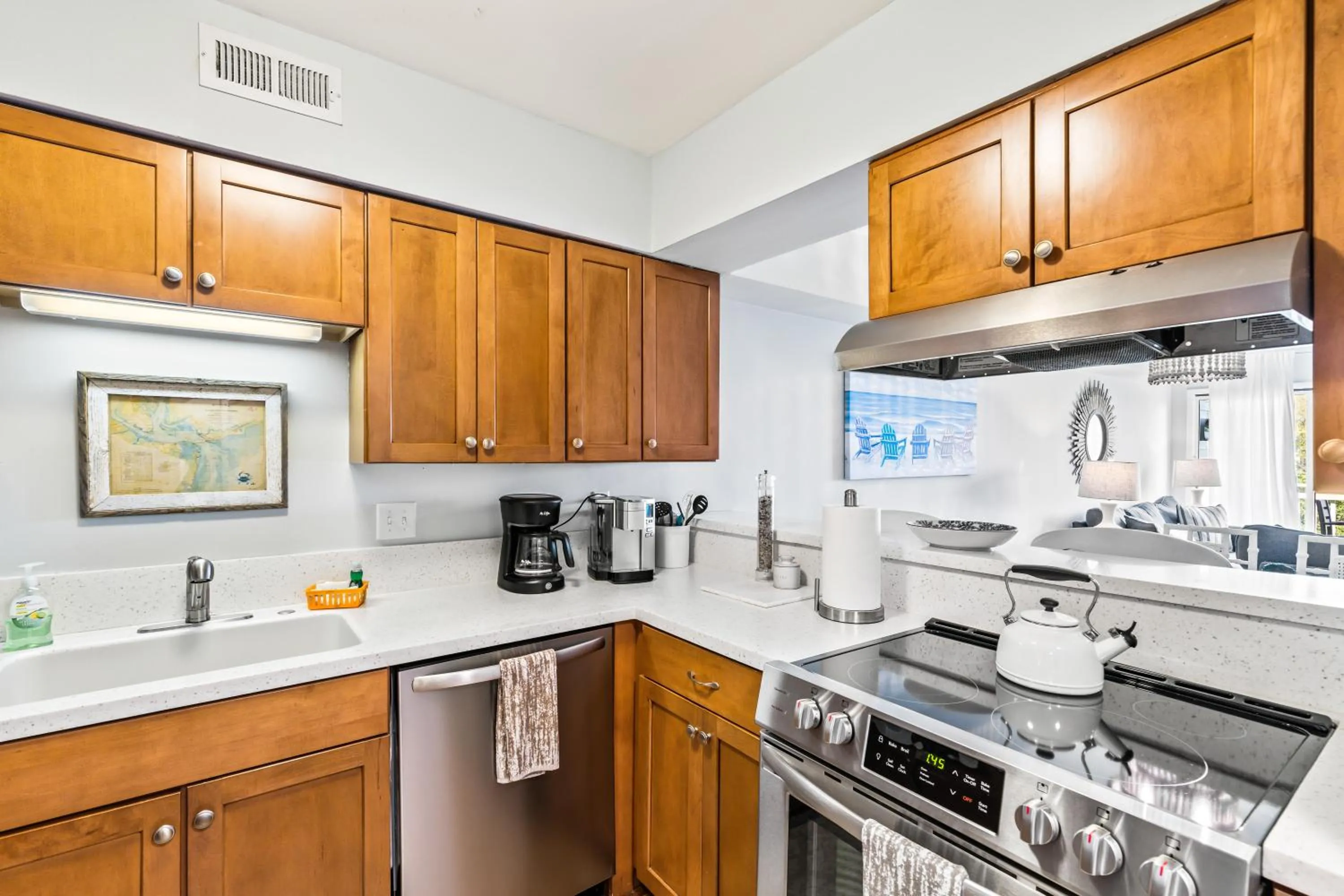Kitchen or kitchenette in Mariner's Walk 10F - Charming Oceanview! Two-Story Villa!