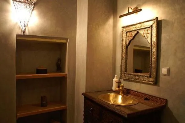 Bathroom in Riad Felloussia