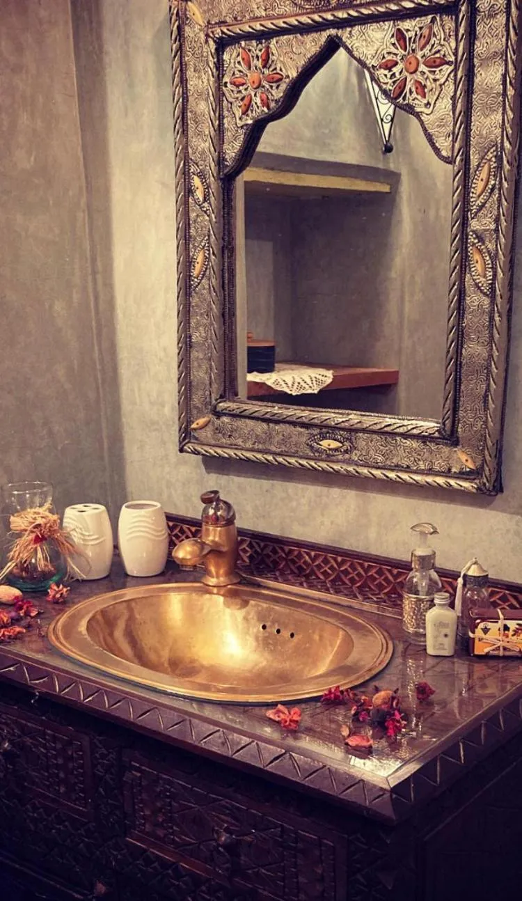 Bathroom in Riad Felloussia