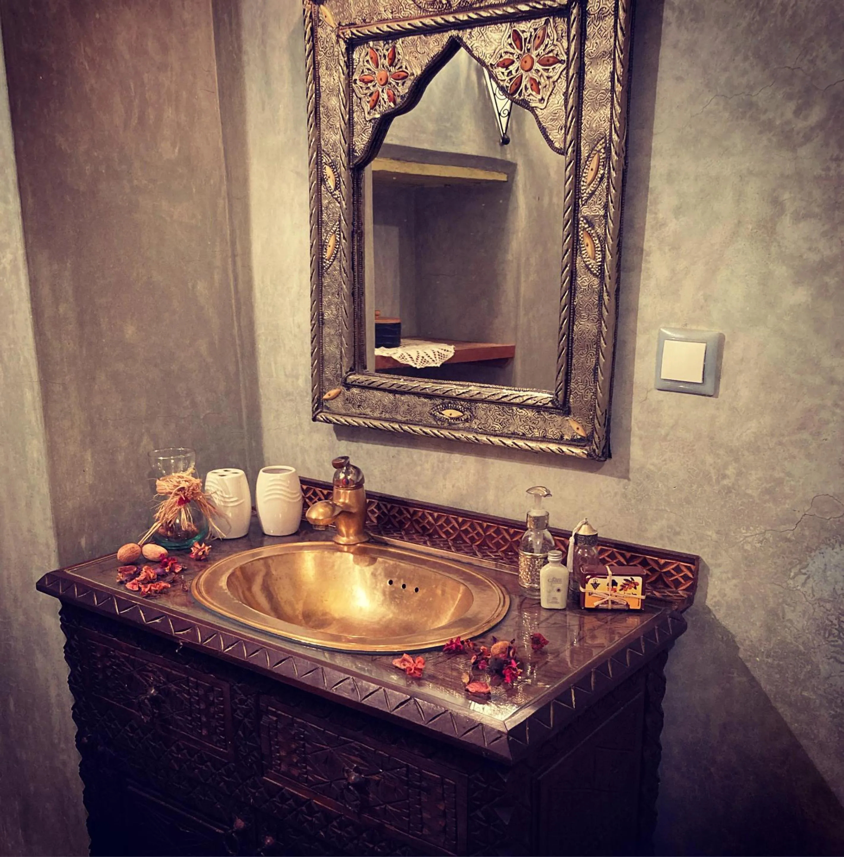 Bathroom in Riad Felloussia