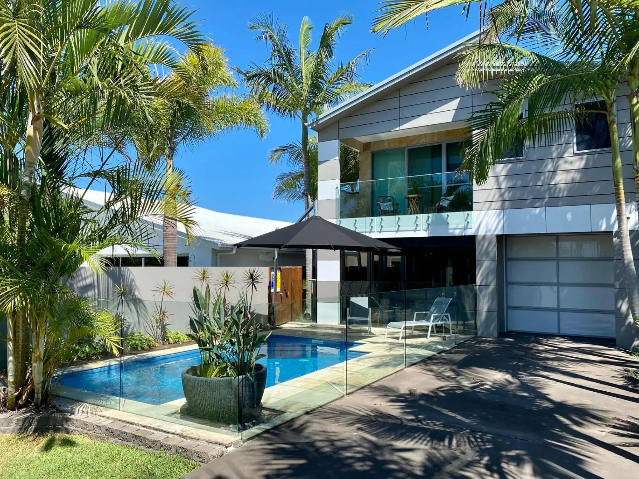The Palm - Beachside Home with Heated Pool, Cinema & Games Room The Palm - Beachside Home with Heated Pool, Cinema & Games Room
