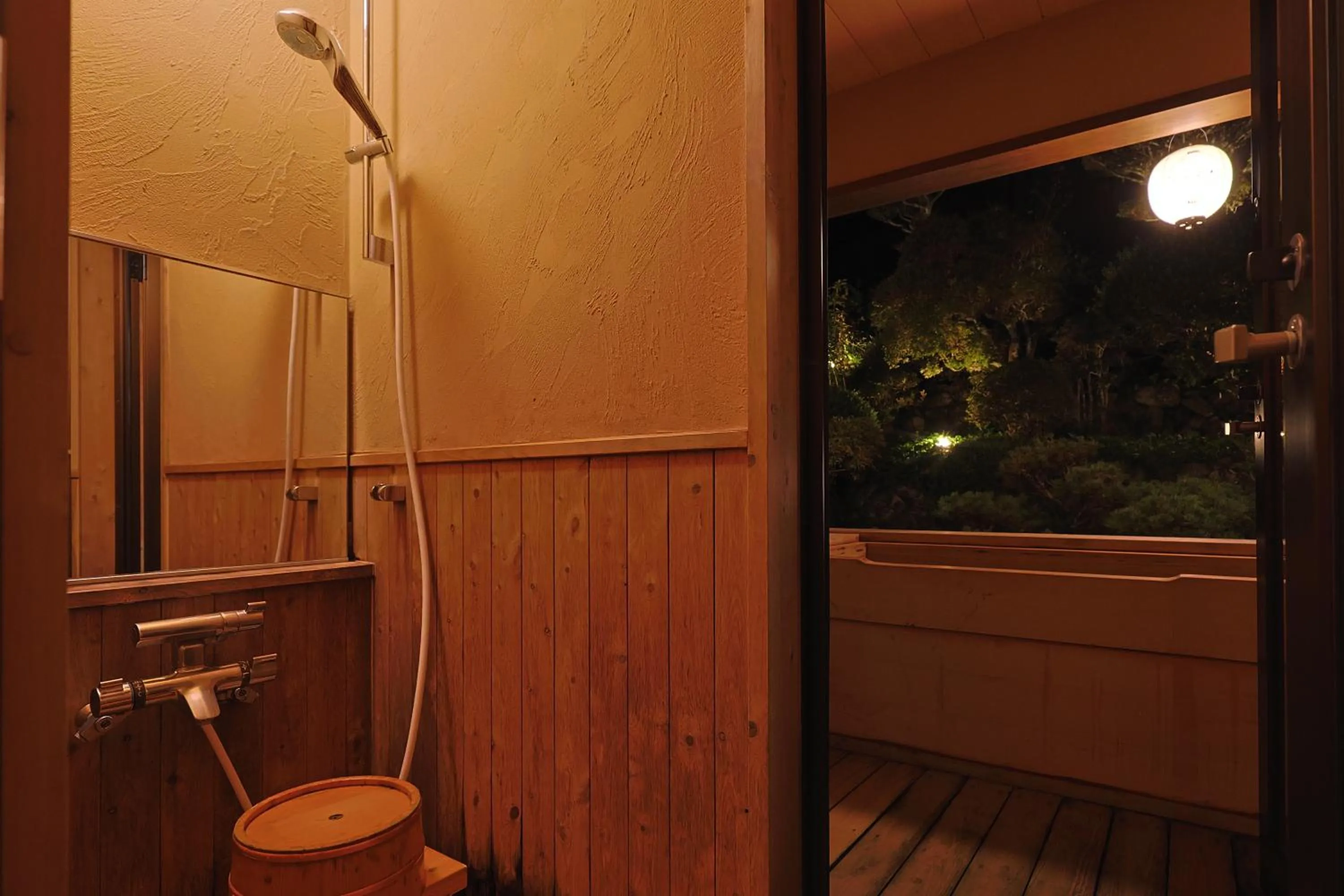 Open Air Bath in Kadojin