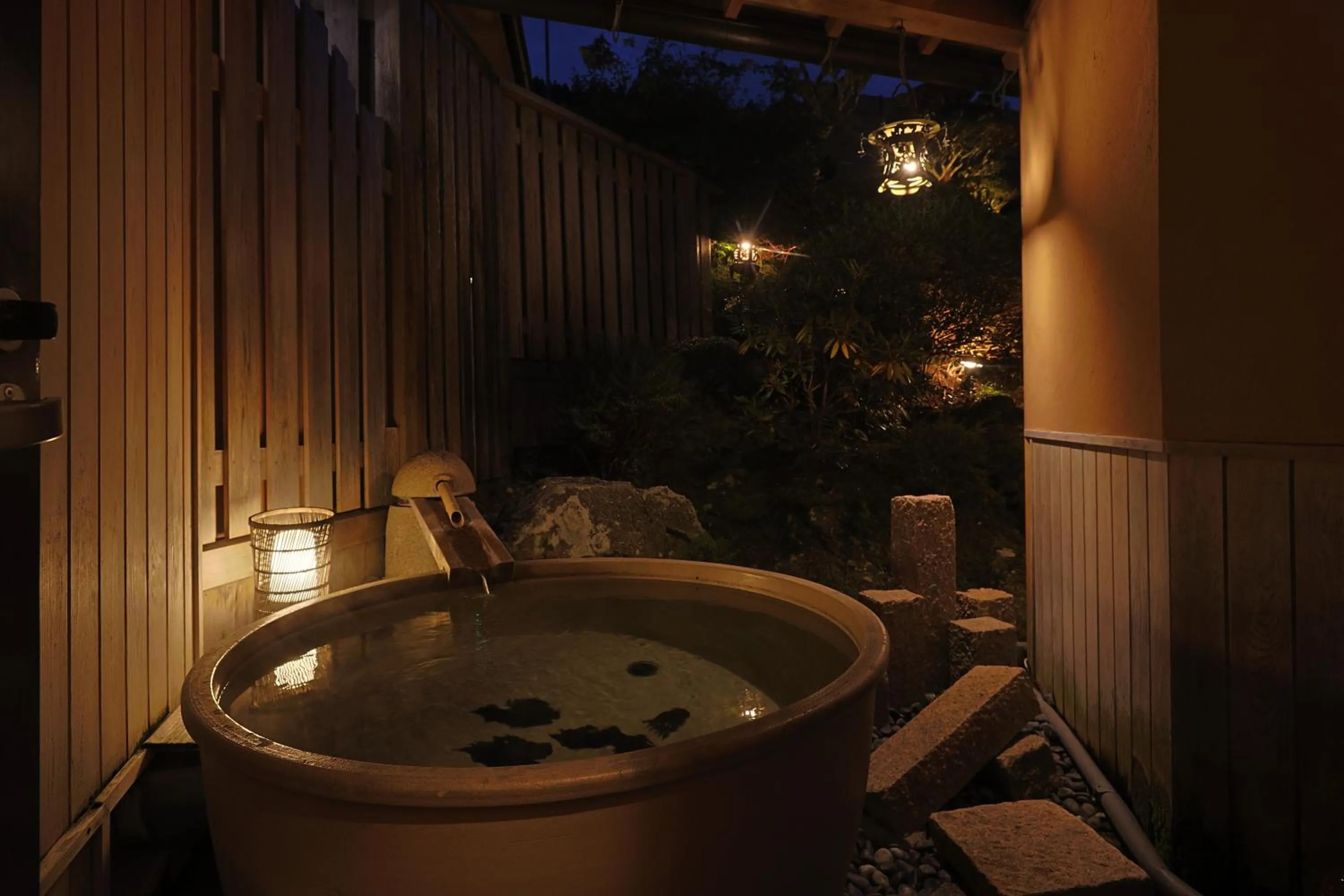 Open Air Bath in Kadojin