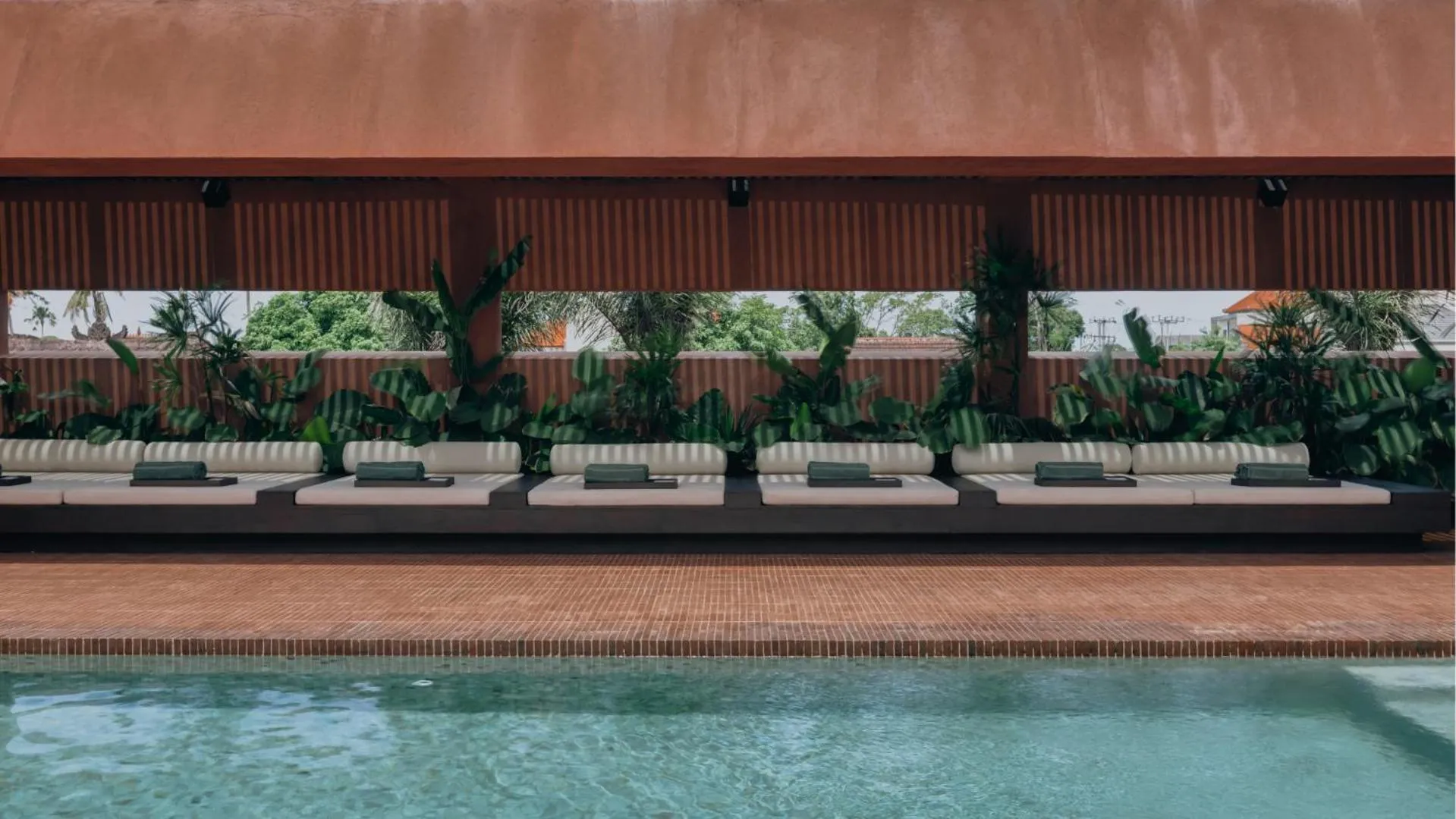 Swimming pool in Further Hotel