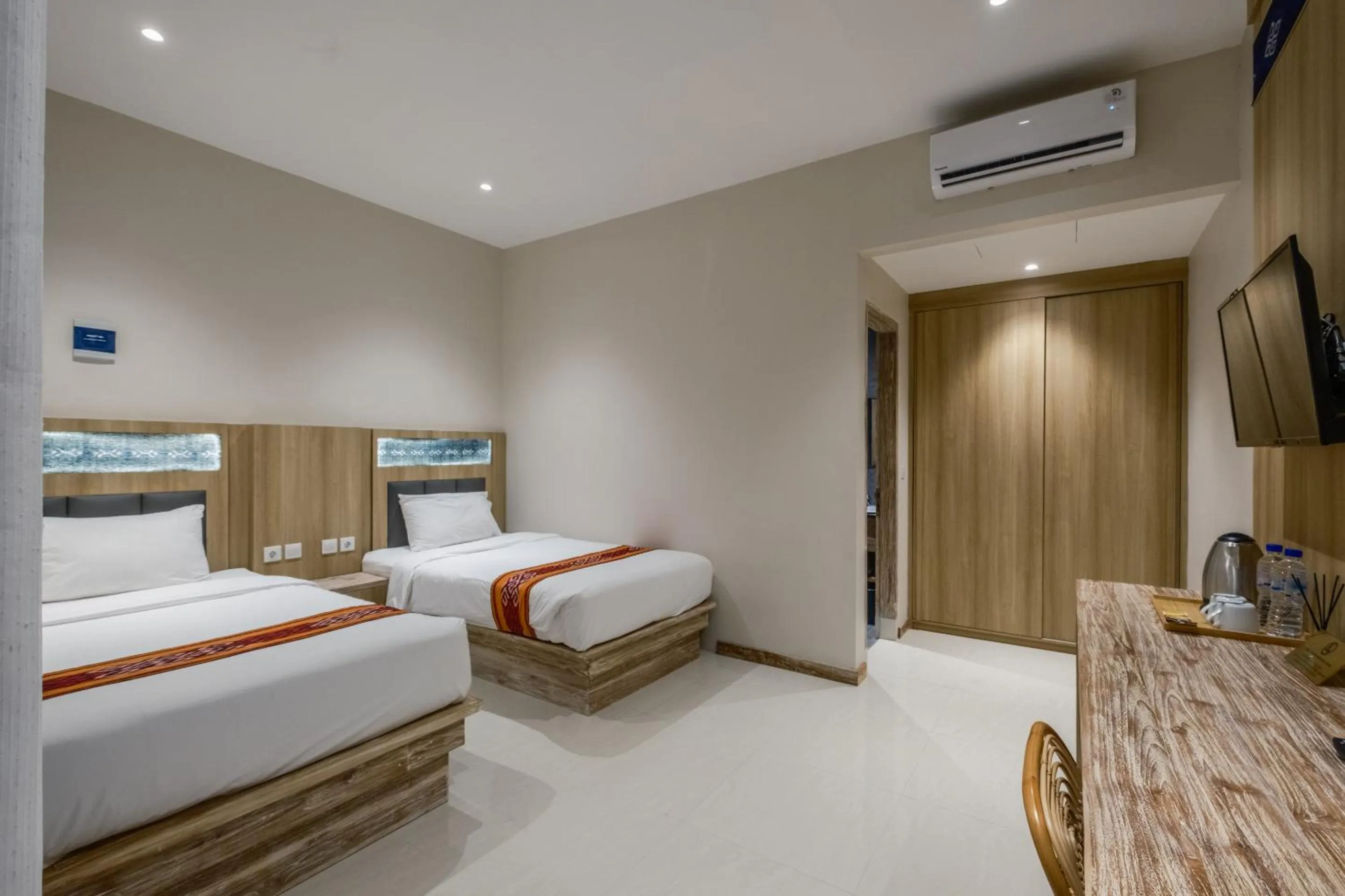 Bed in DEJAVU 2.0 HOTEL BAJO KOMODO