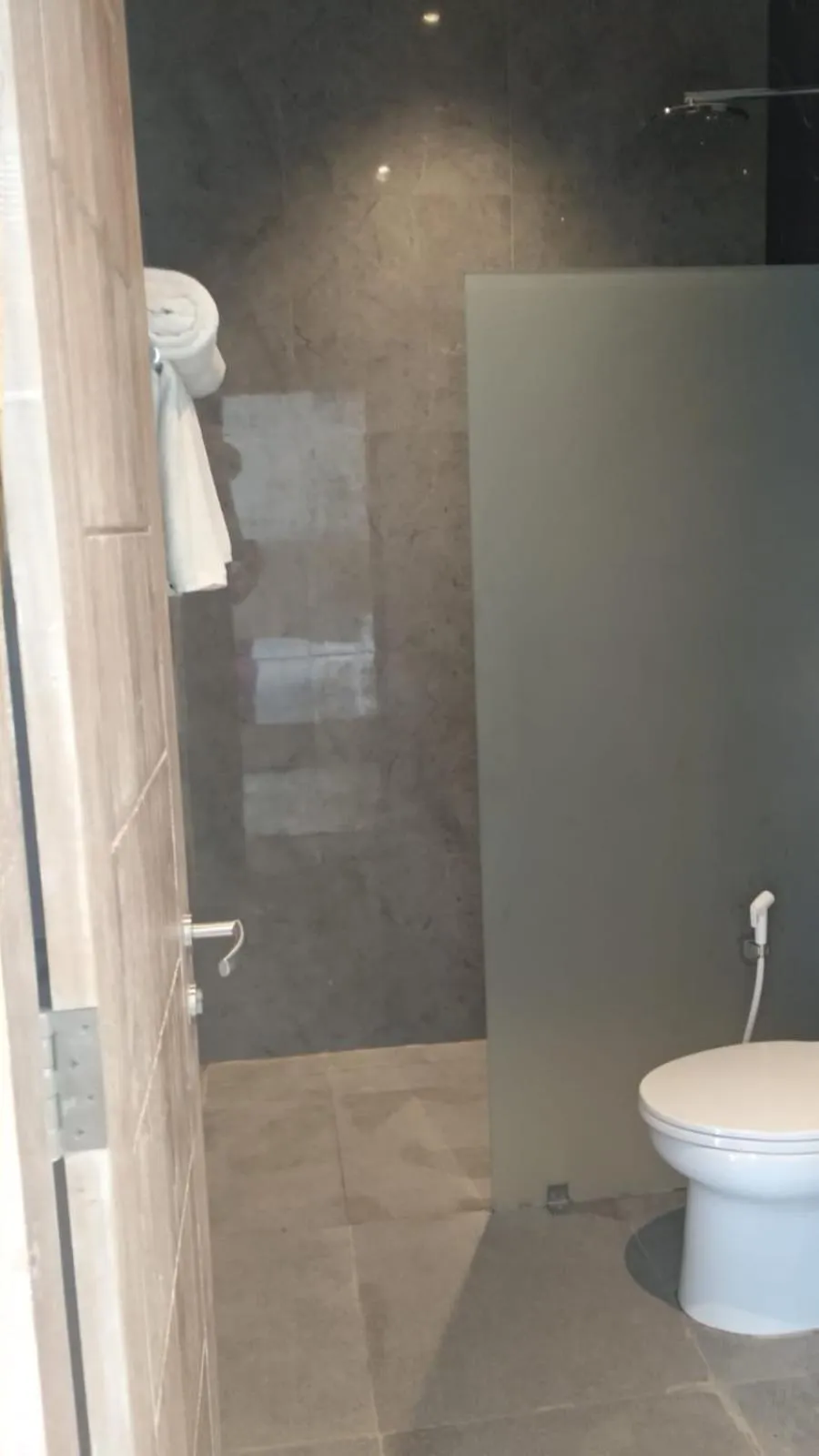 Shower in DEJAVU 2.0 HOTEL BAJO KOMODO