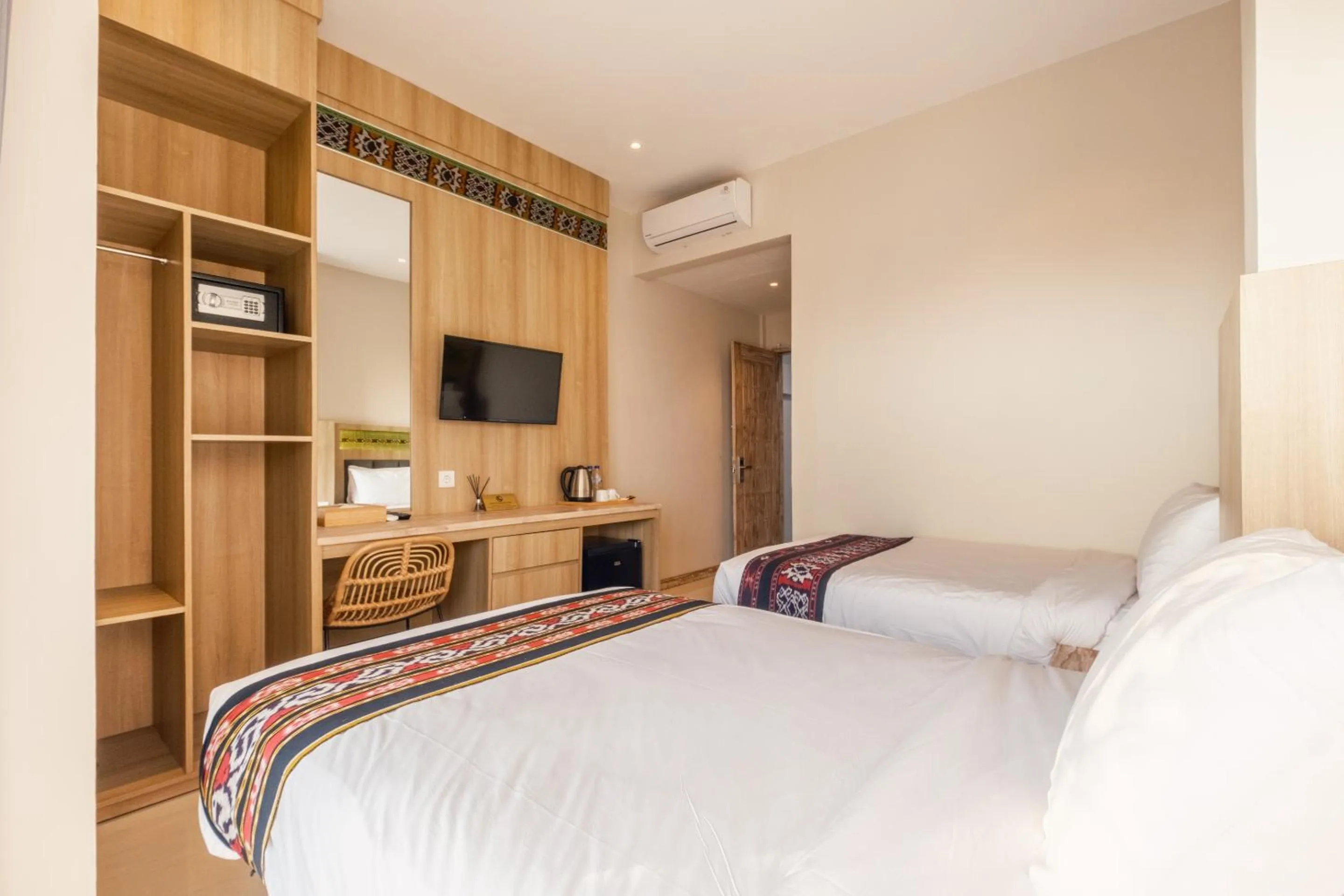 Bed in DEJAVU 2.0 HOTEL BAJO KOMODO