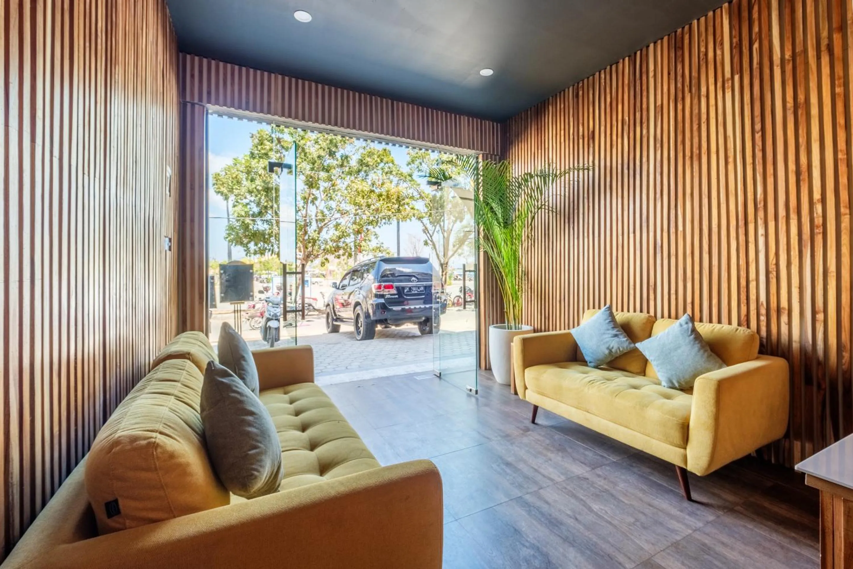 Day in DEJAVU 2.0 HOTEL BAJO KOMODO