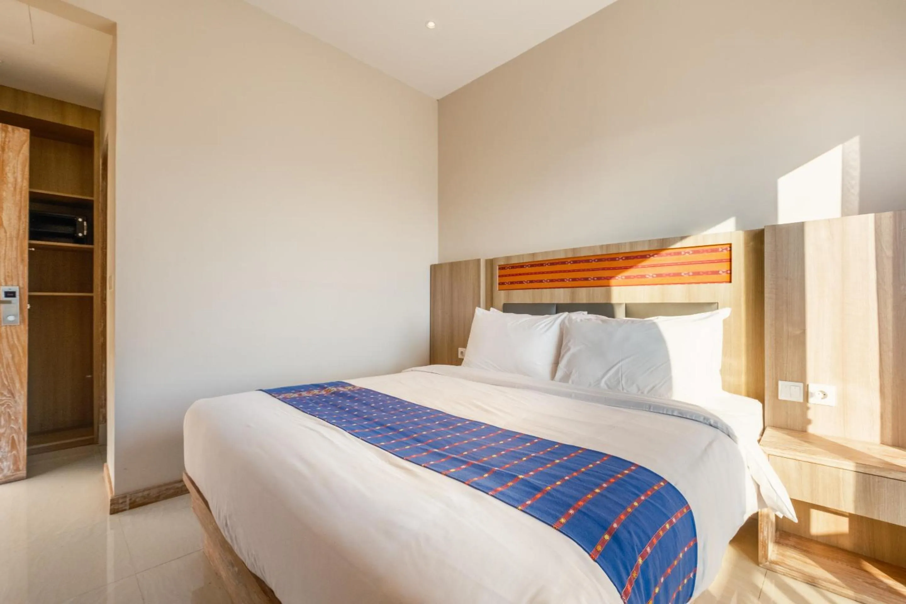 Bed in DEJAVU 2.0 HOTEL BAJO KOMODO