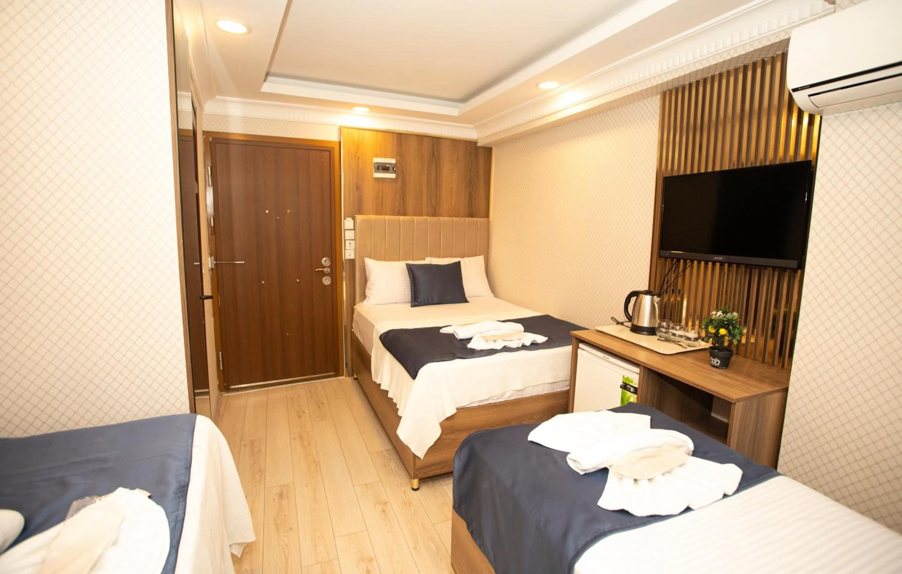 Shower, Bed in IMMORTELLE HOTEL