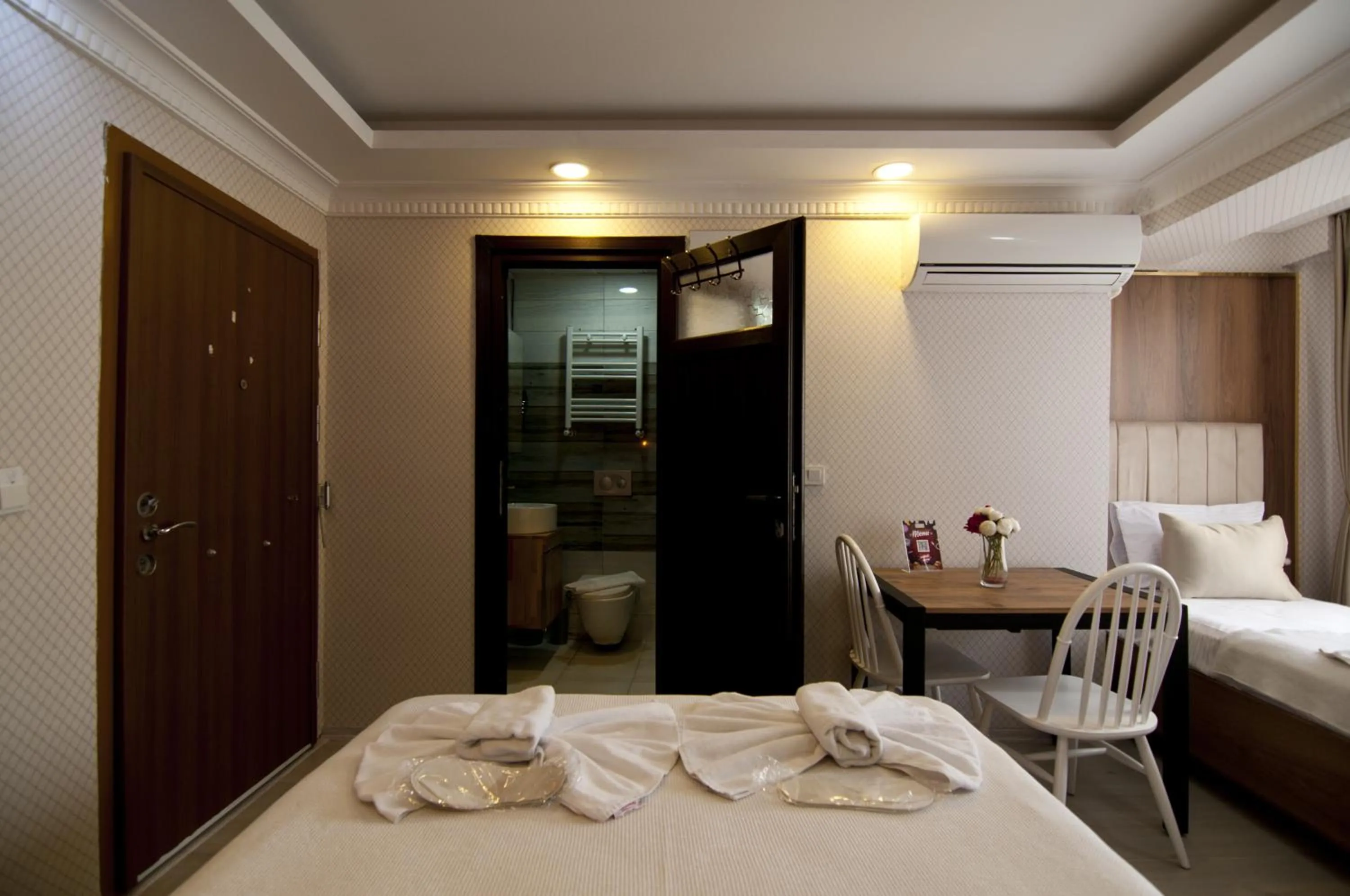 Shower, Bed in IMMORTELLE HOTEL