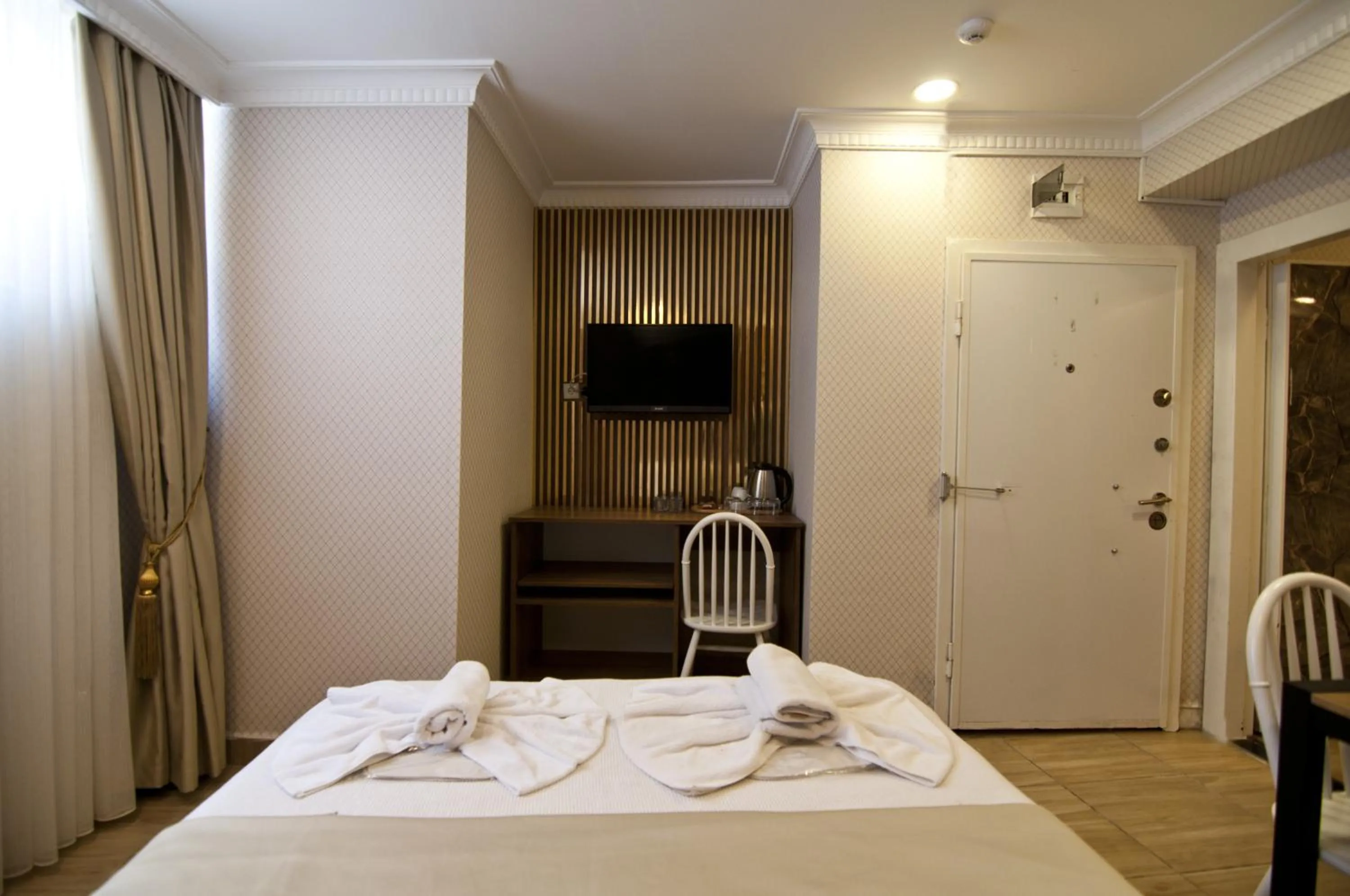 Shower, Bed in IMMORTELLE HOTEL