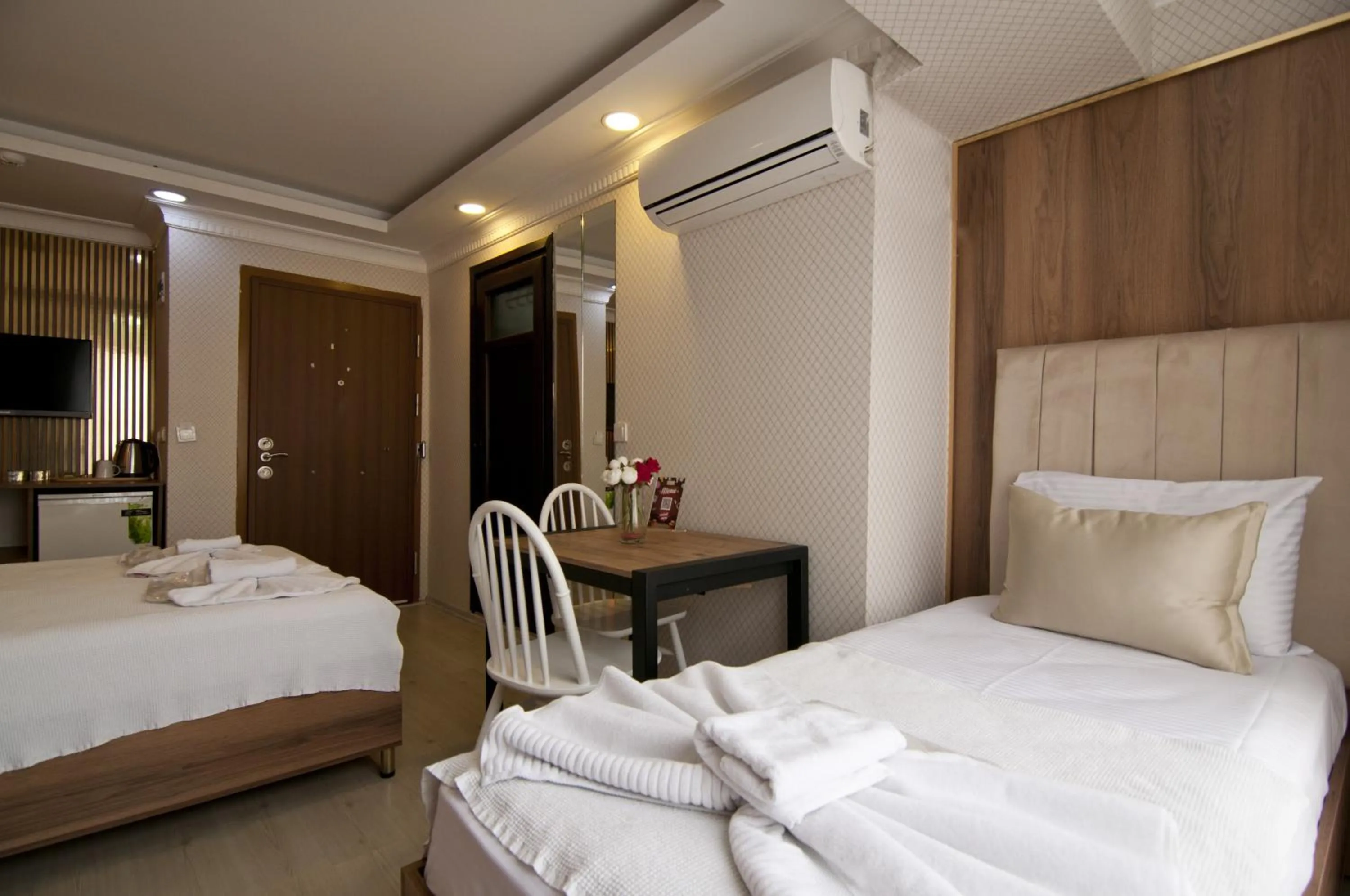 Shower, Bed in IMMORTELLE HOTEL