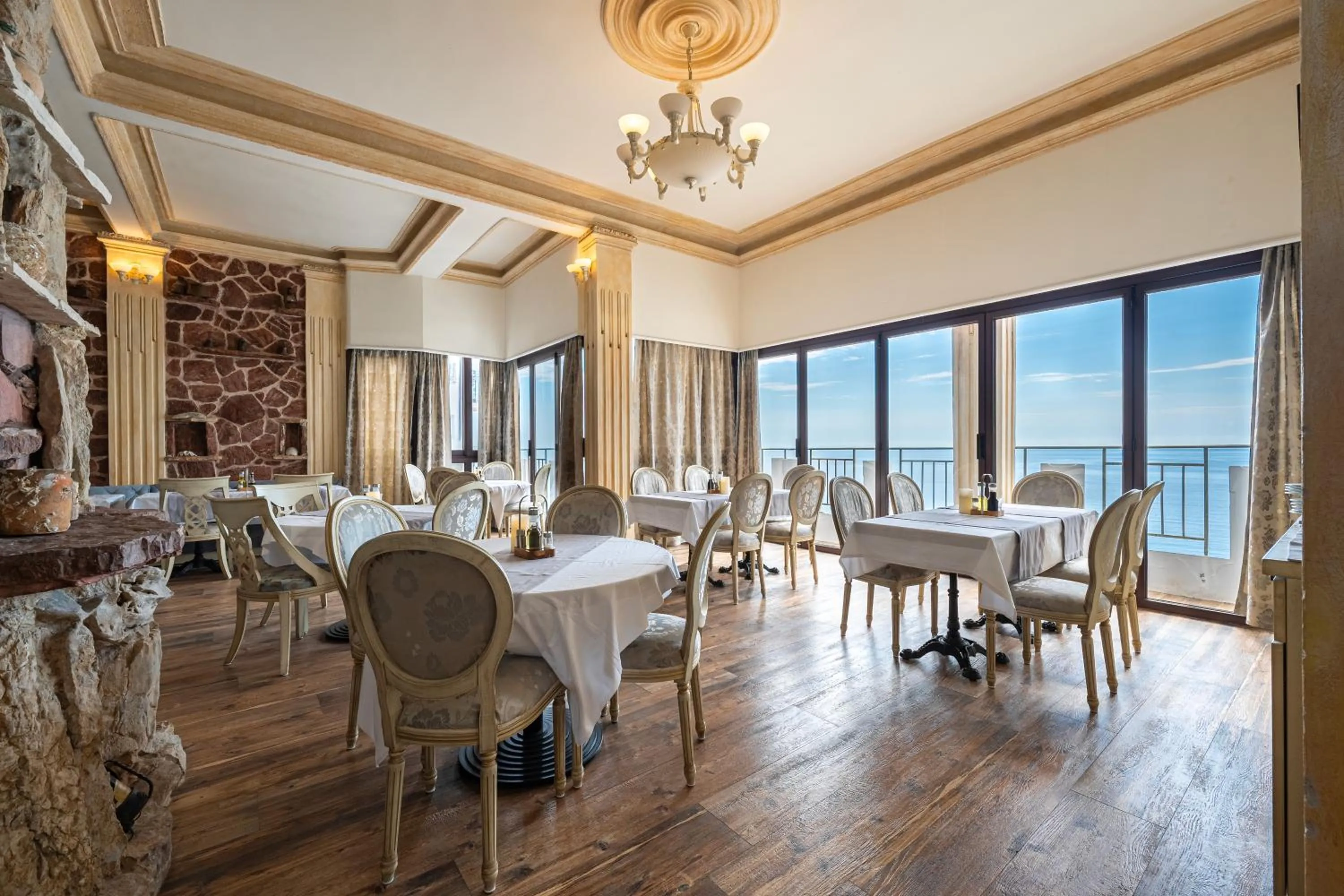 Restaurant/places to eat in Hotel Adrović