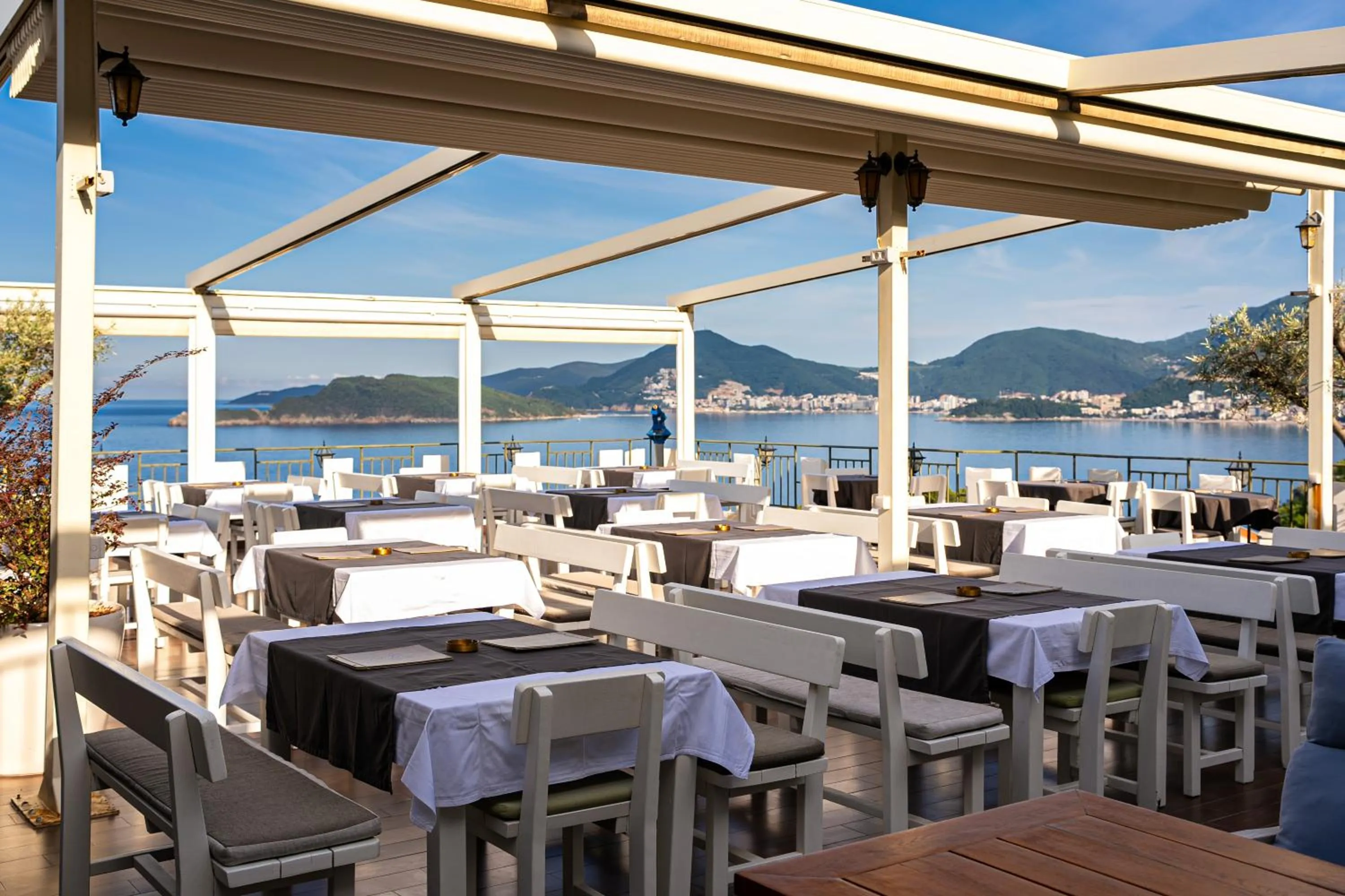 Restaurant/places to eat in Hotel Adrović