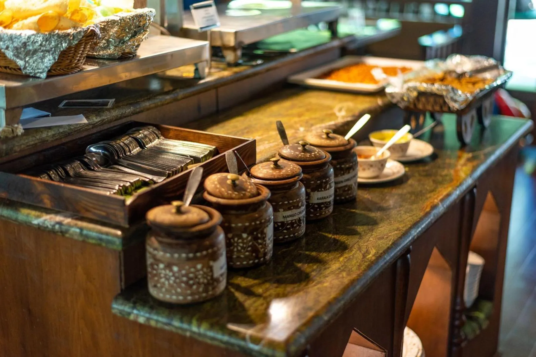 Restaurant/places to eat in Malhar Machi Mountain Resorts