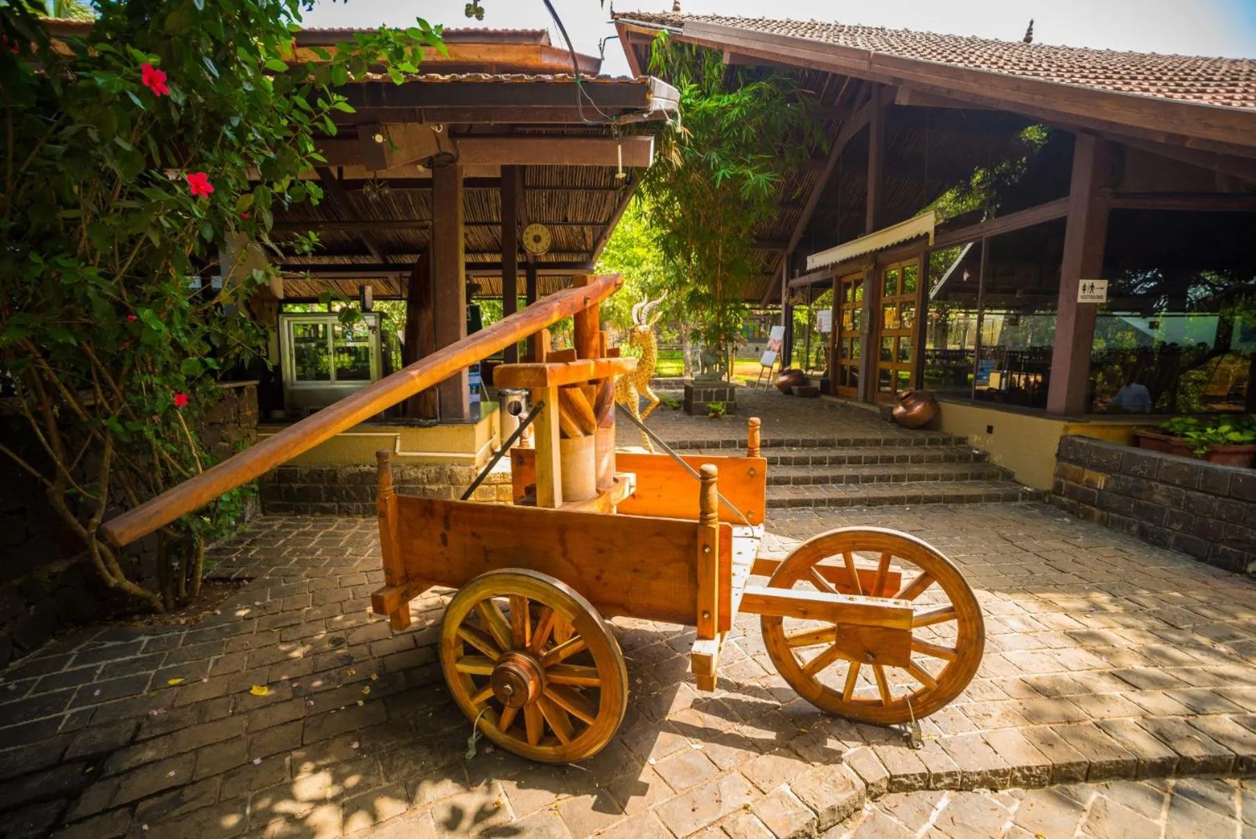 Restaurant/places to eat in Malhar Machi Mountain Resorts