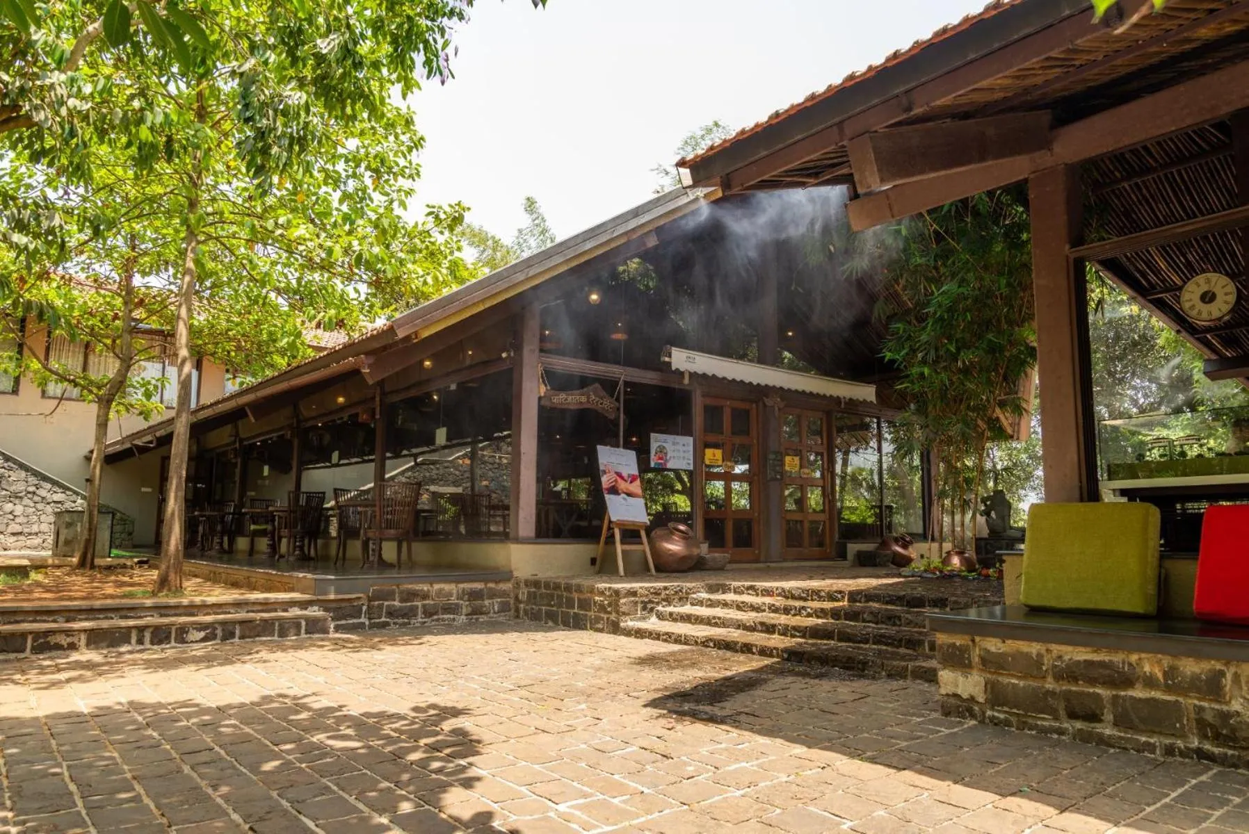 Restaurant/places to eat in Malhar Machi Mountain Resorts