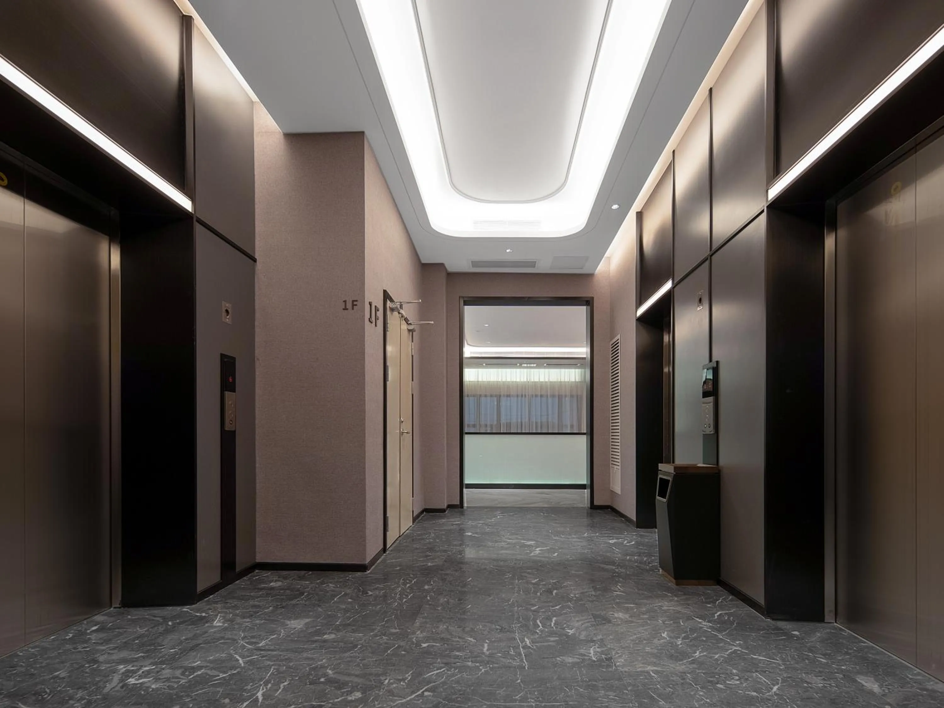 elevator in Country Inn & Suites by Radisson - Taishan East Branch