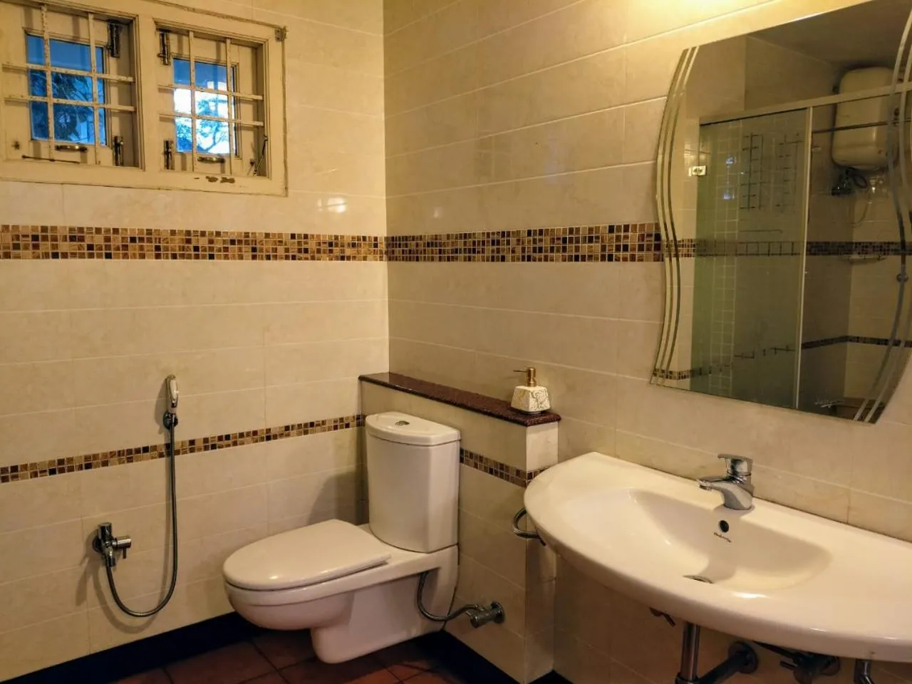 Bathroom in Yercaud Bungalow Stay
