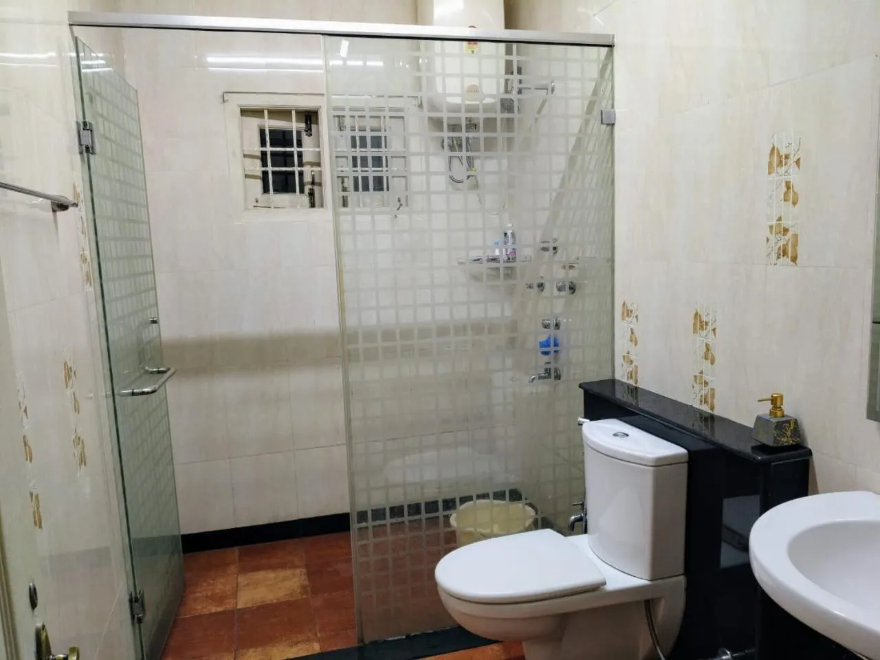 Bathroom in Yercaud Bungalow Stay