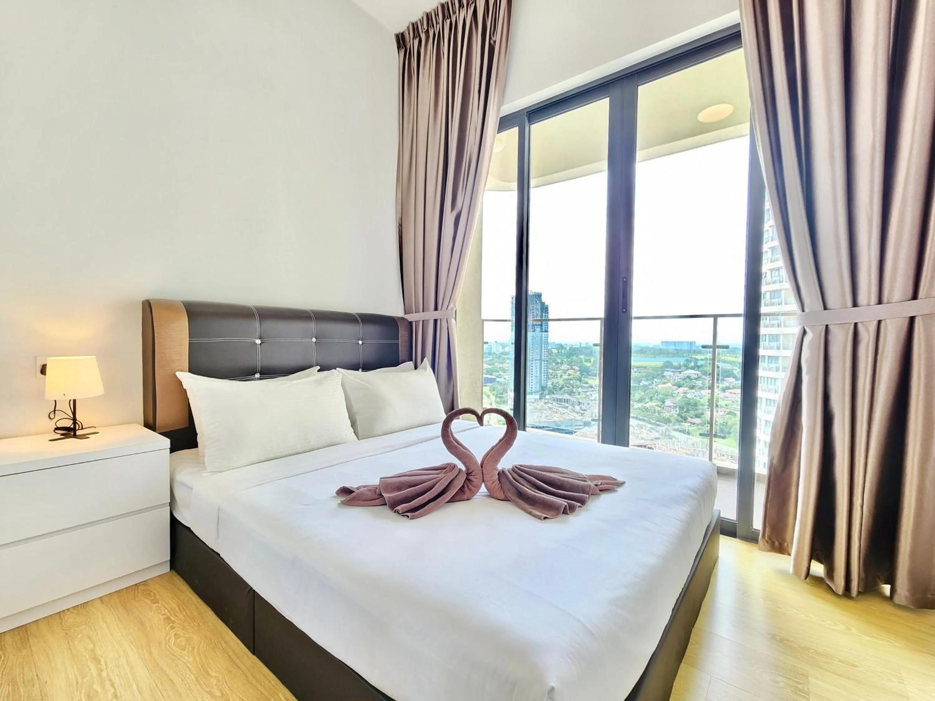 Bed in Country Garden Danga Bay InStyle Sea View Homestay Suite by NEO