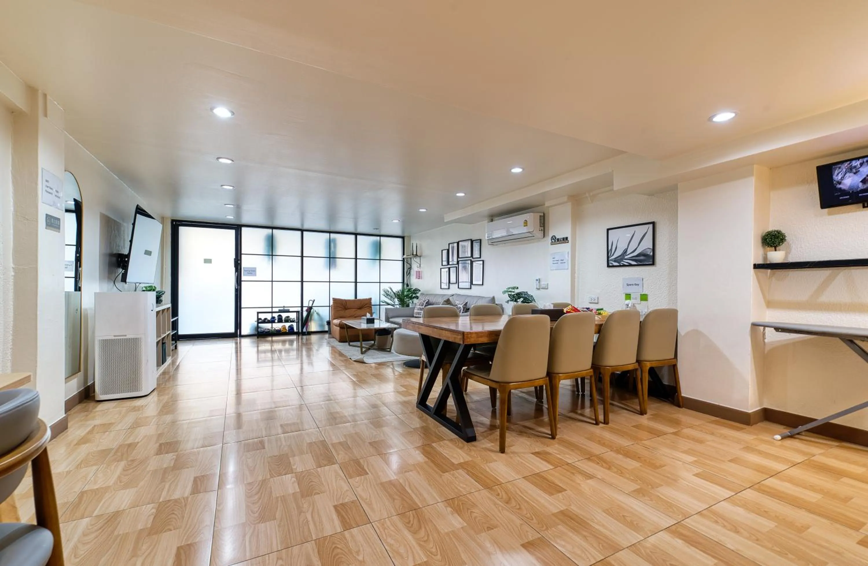 Living room in Bangkok Watergate Townhouse 曼谷中心水門家